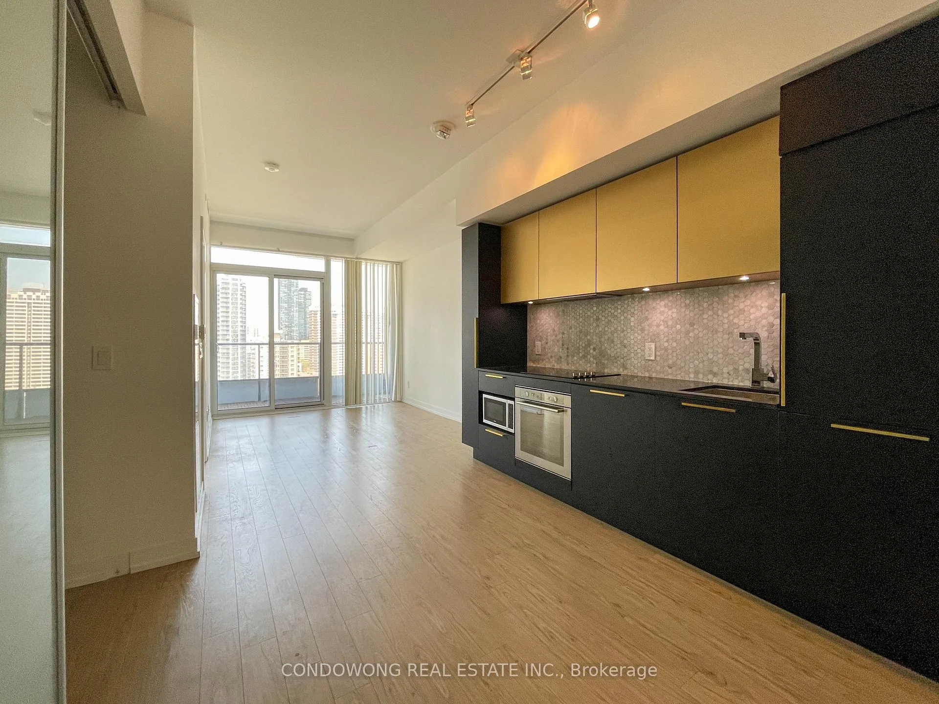 Front of Unit 2210, 85 Wood Street