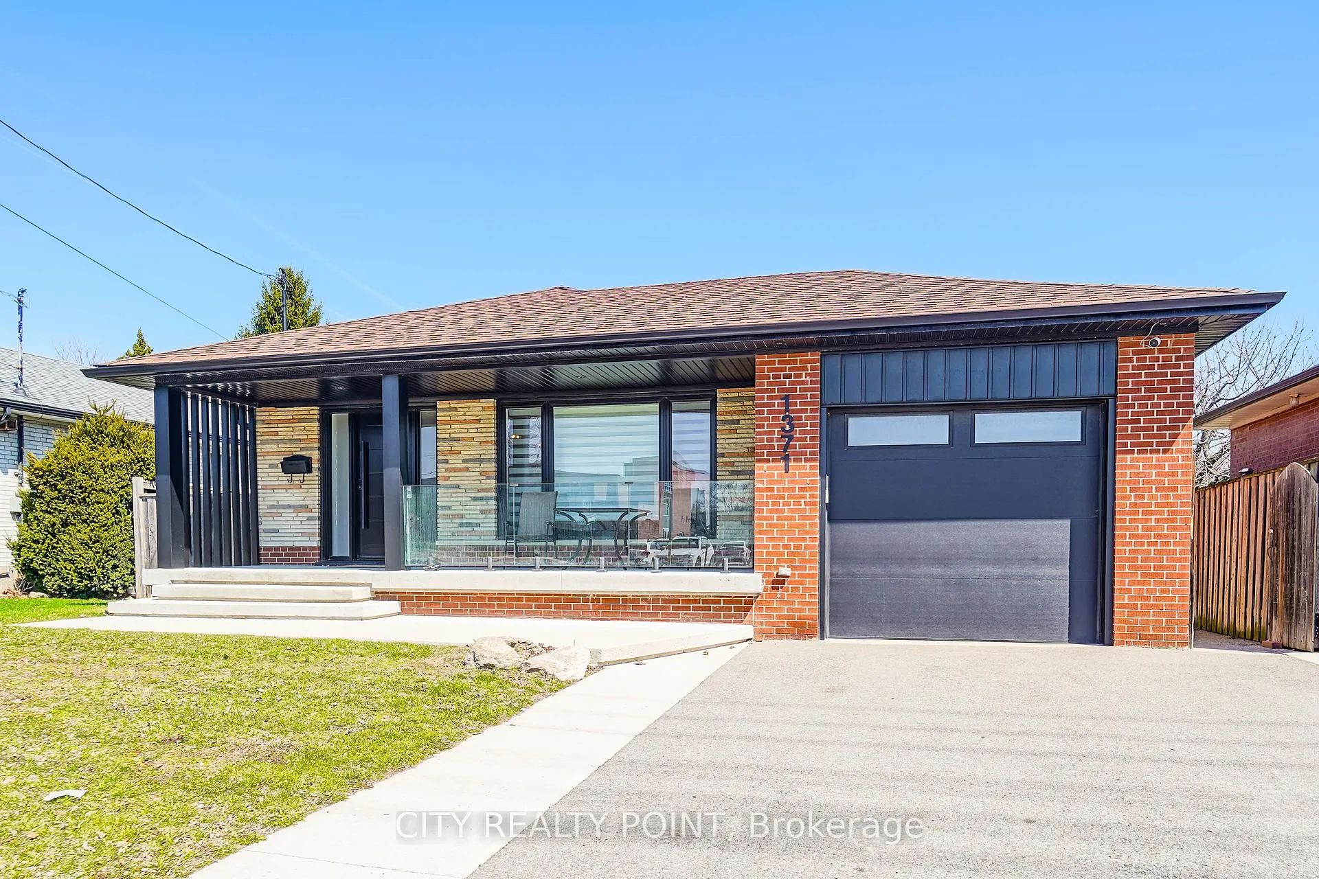 Photo 2 of 1371 Ogden Avenue, Mississauga, Lakeview — HOMEH