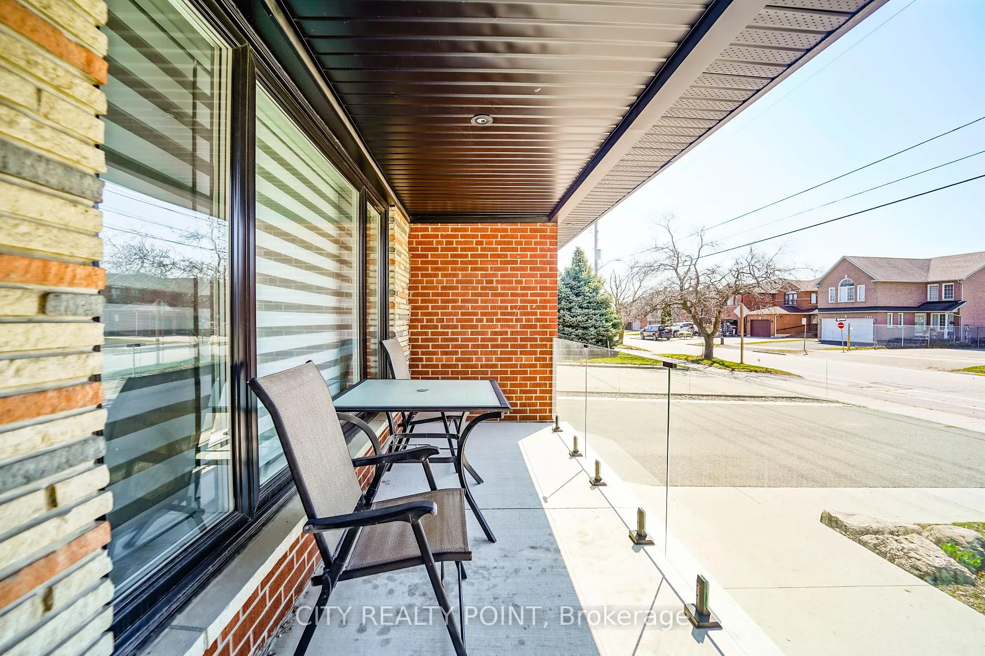 Photo 3 of 1371 Ogden Avenue, Mississauga, Lakeview — HOMEH