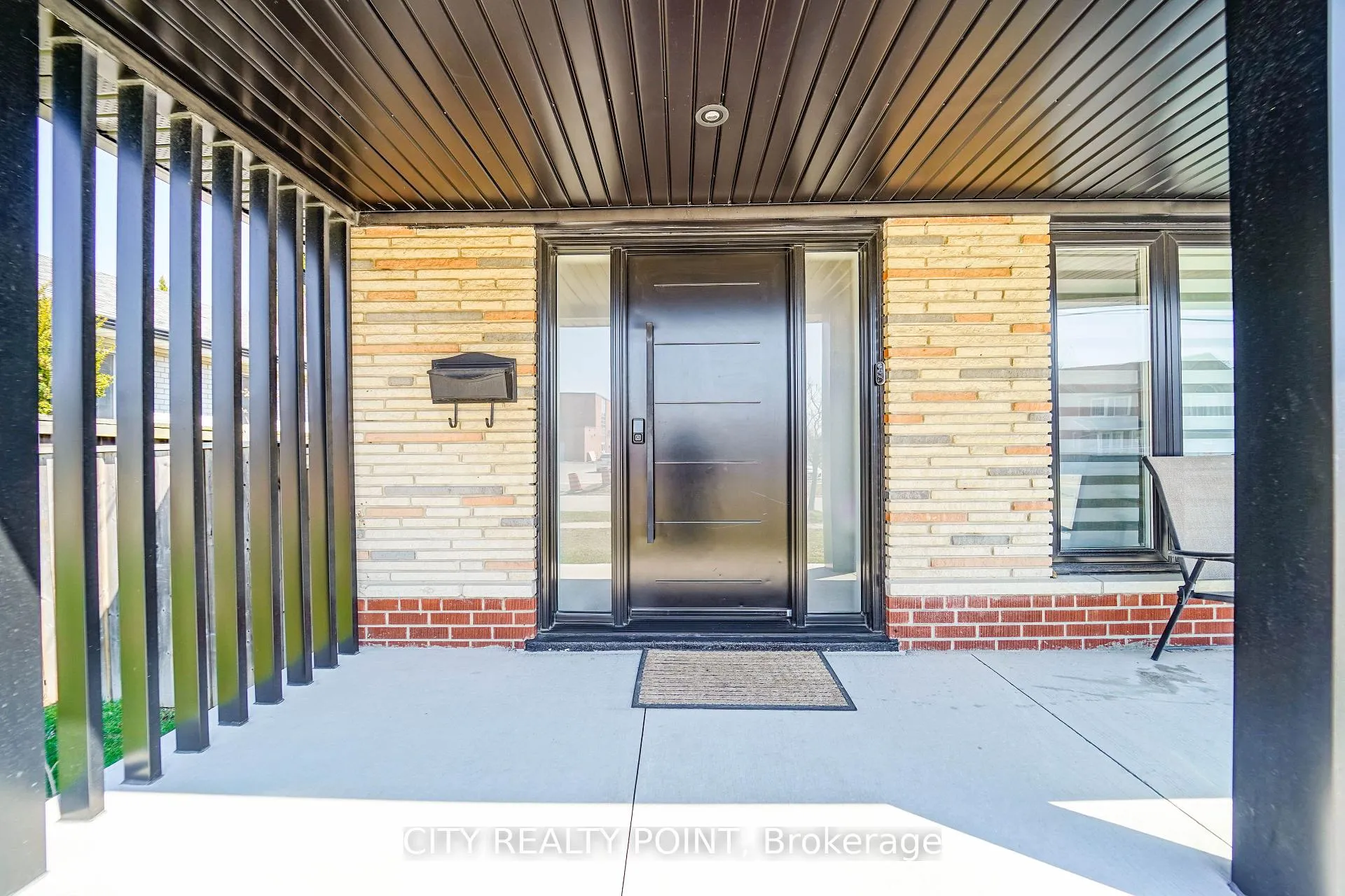Photo 5 of 1371 Ogden Avenue, Mississauga, Lakeview — HOMEH