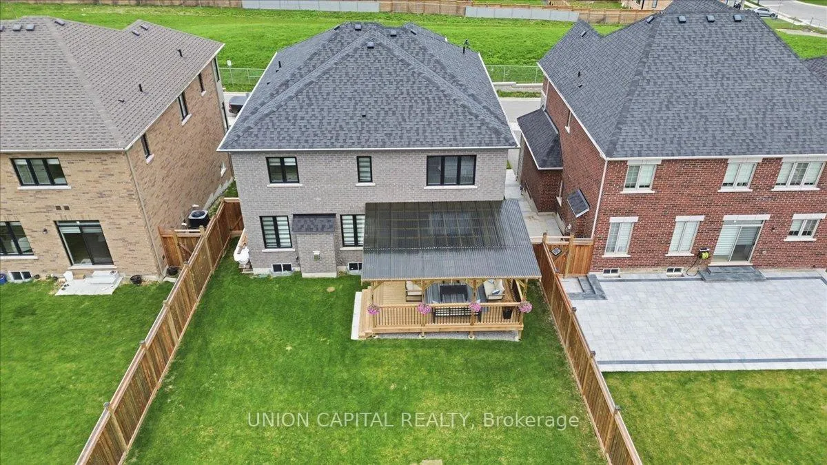 Photo 2 of 75 Bethpage Crescent, Newmarket, Glenway Estates — HOMEH