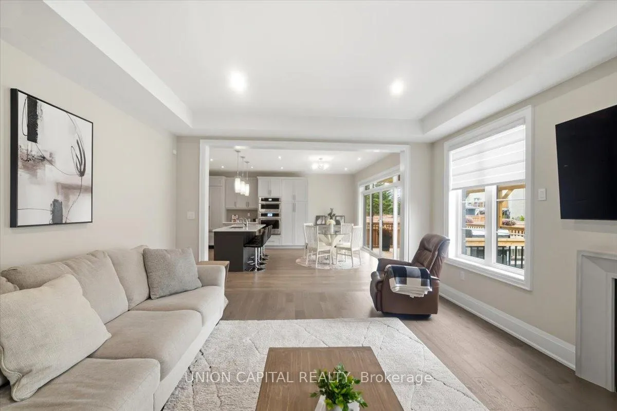 Photo 5 of 75 Bethpage Crescent, Newmarket, Glenway Estates — HOMEH