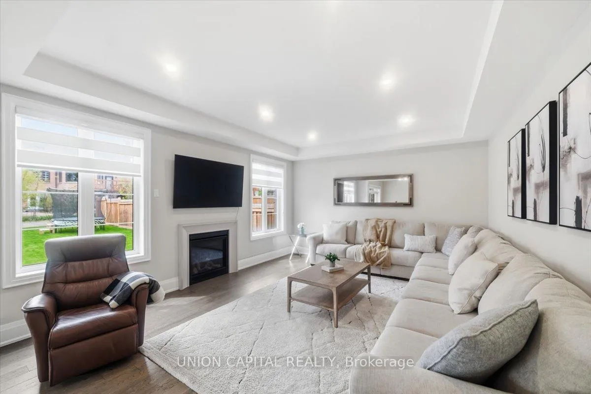 Photo 7 of 75 Bethpage Crescent, Newmarket, Glenway Estates — HOMEH