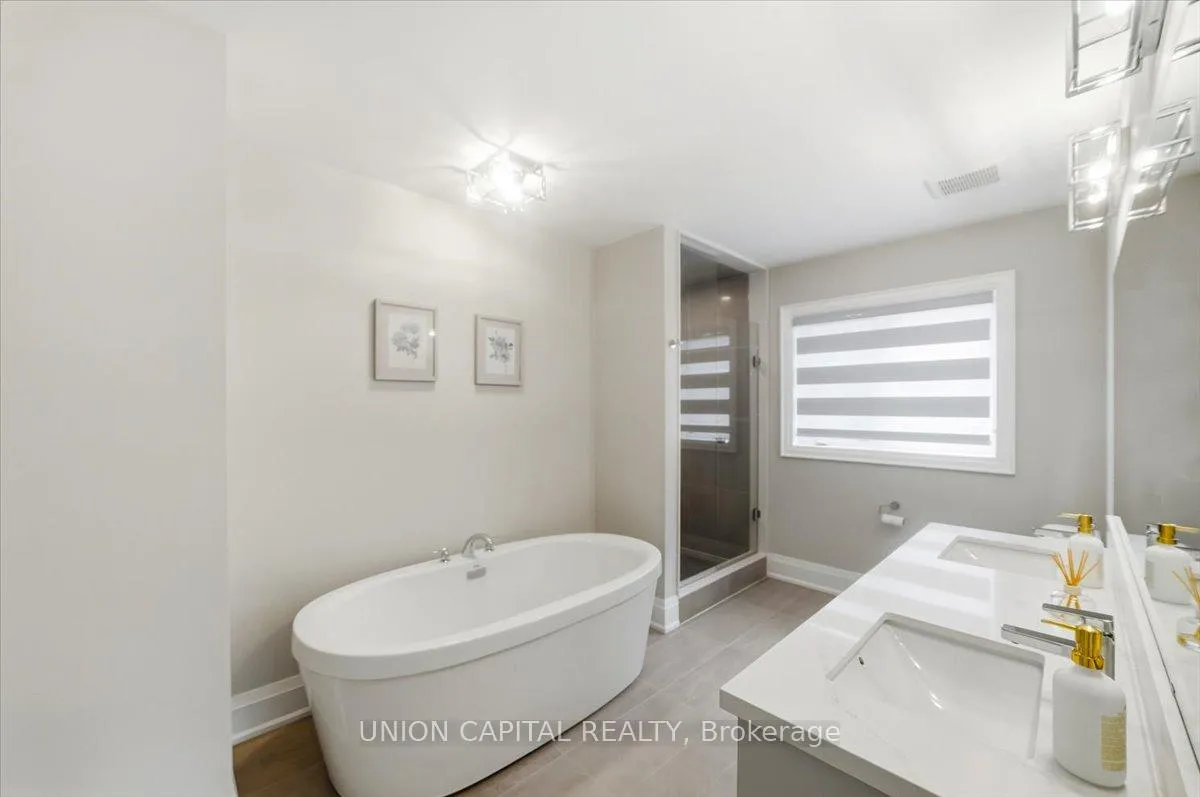 Photo 15 of 75 Bethpage Crescent, Newmarket, Glenway Estates — HOMEH
