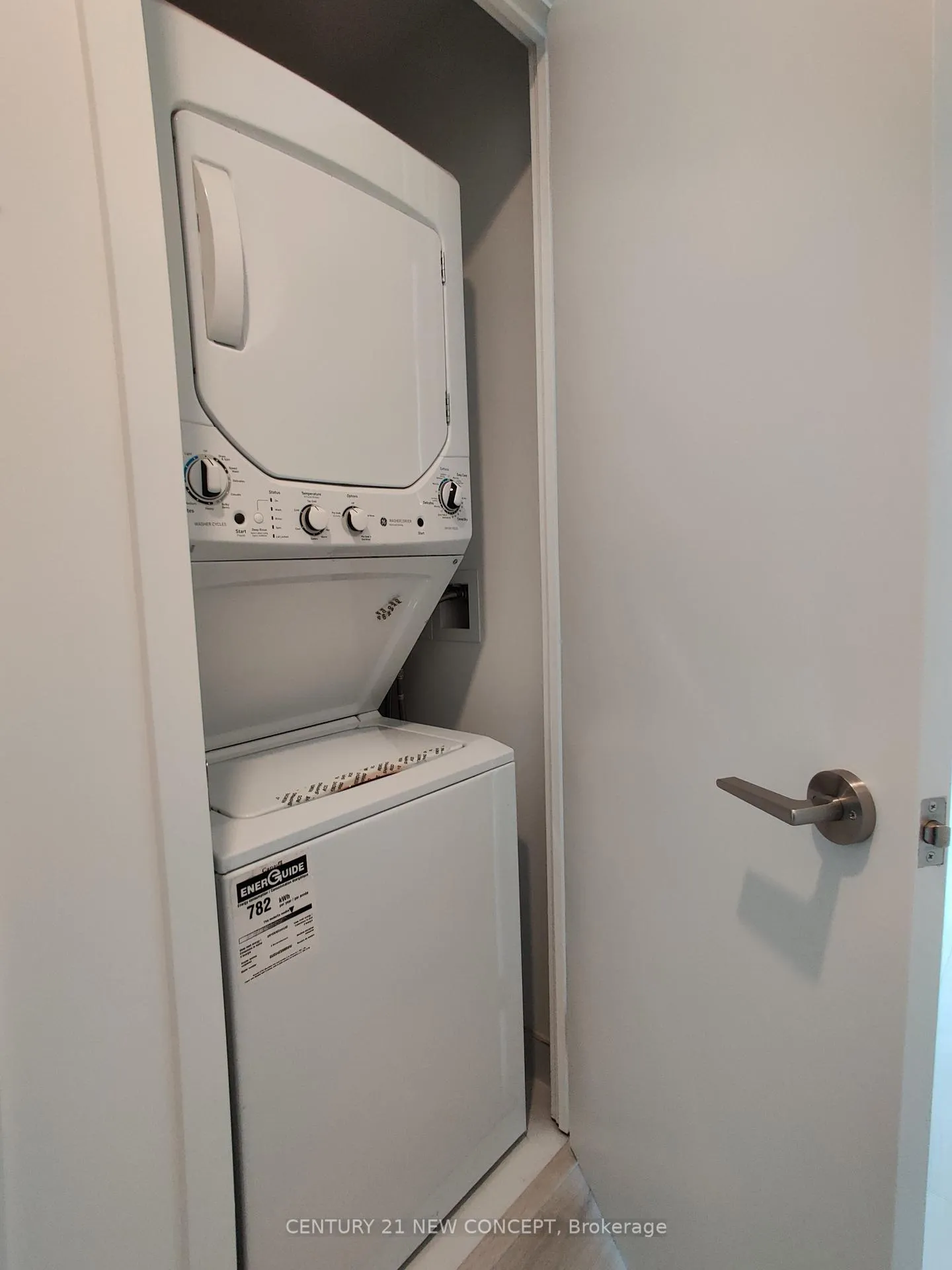 Photo 7 of Unit 1603, 33 Helendale Avenue, Toronto, Yonge-Eglinton — HOMEH