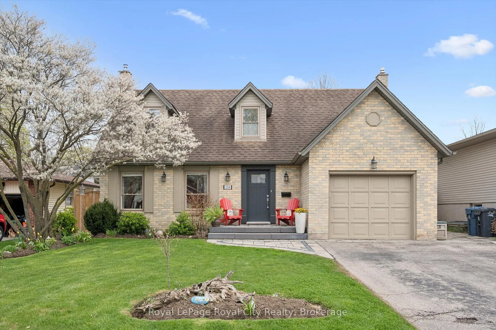 Photo 1 of 256 West Acres Drive, Guelph, Willow West/Sugarbush/West Acres — HOMEH