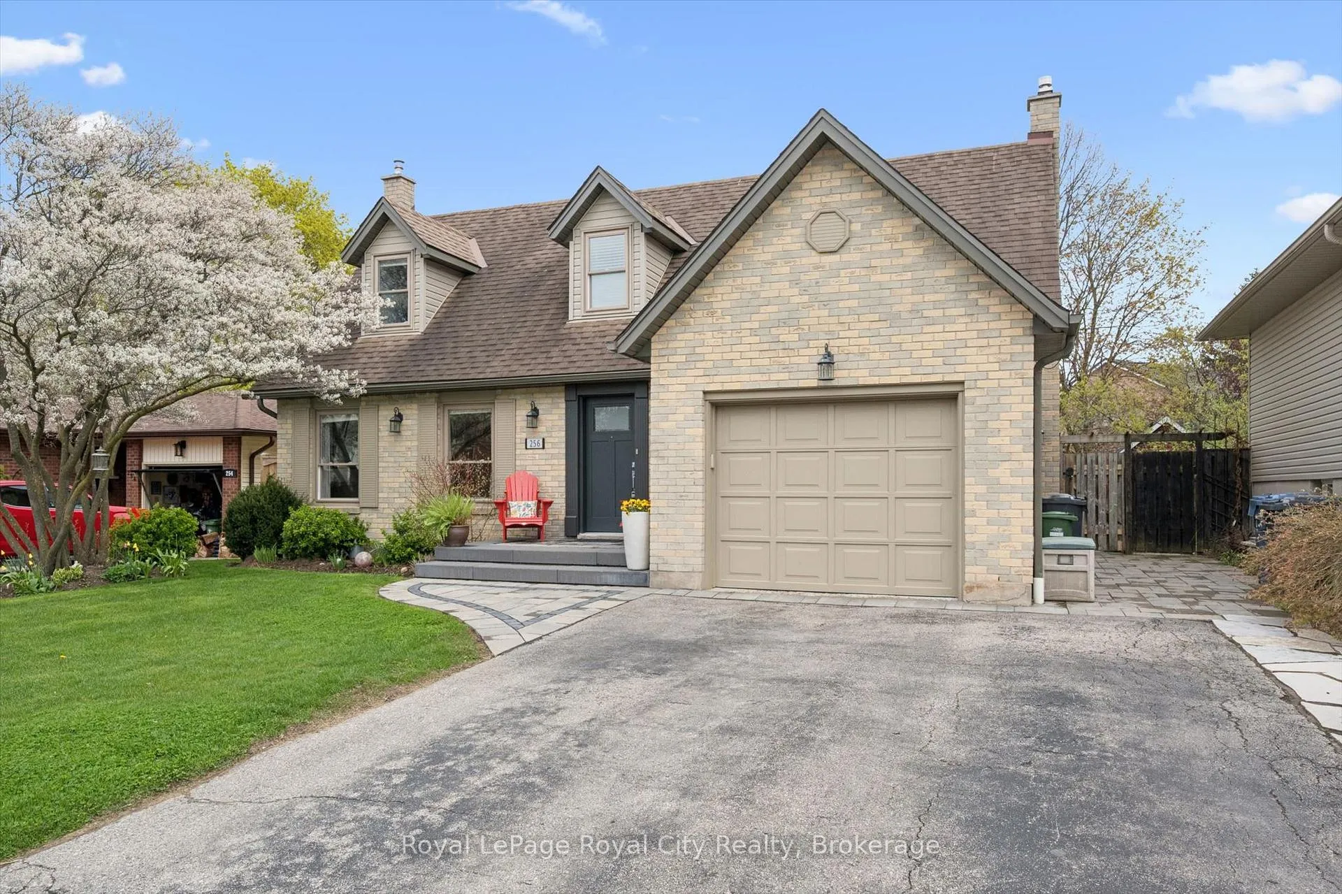 Photo 2 of 256 West Acres Drive, Guelph, Willow West/Sugarbush/West Acres — HOMEH