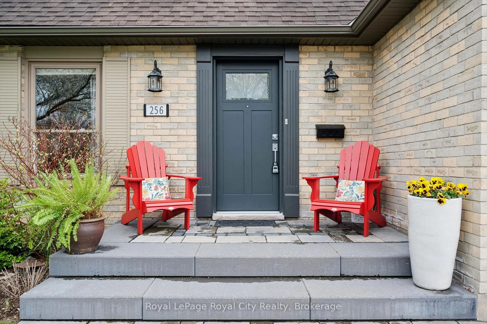 Photo 3 of 256 West Acres Drive, Guelph, Willow West/Sugarbush/West Acres — HOMEH