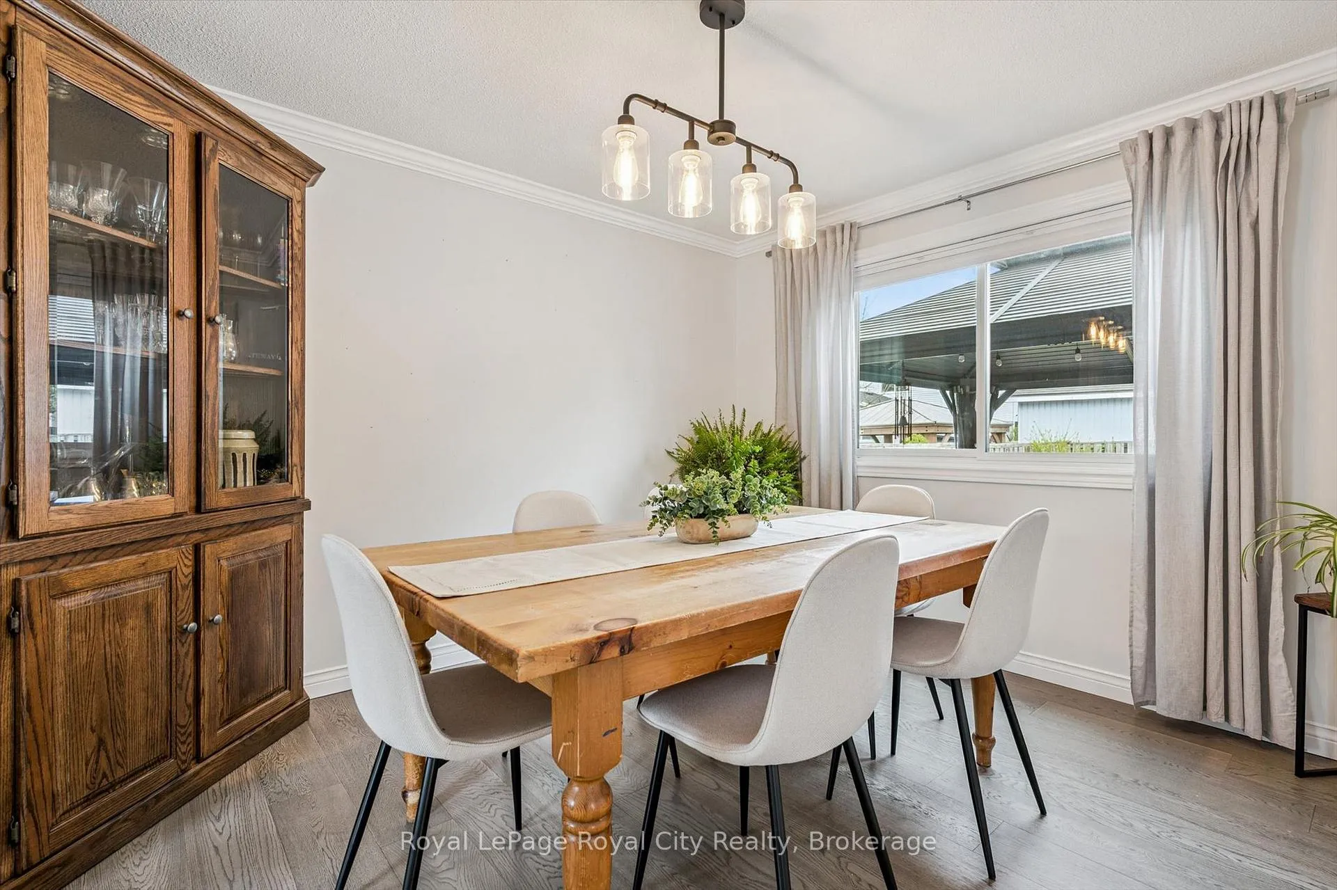 Photo 9 of 256 West Acres Drive, Guelph, Willow West/Sugarbush/West Acres — HOMEH