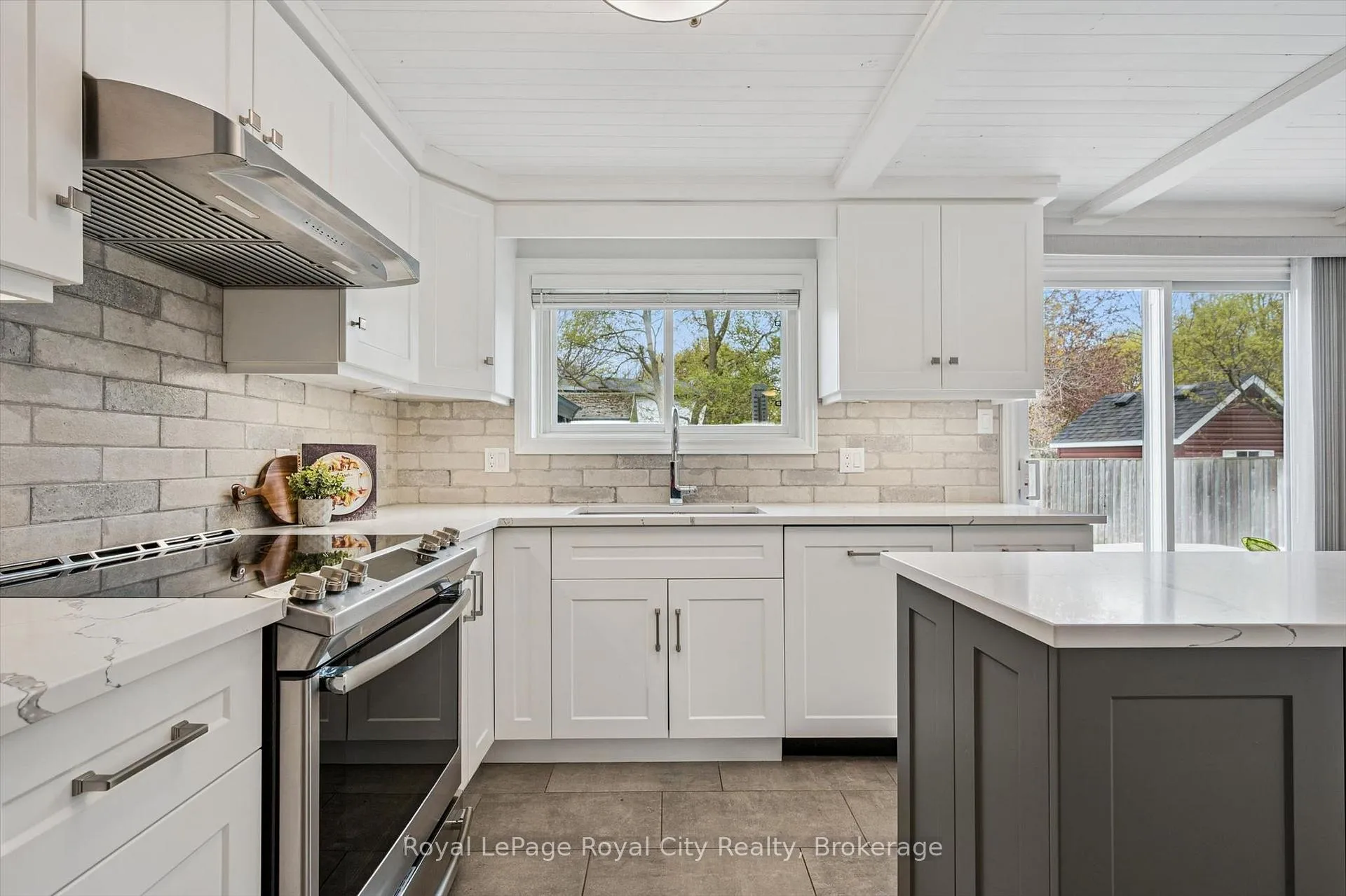 Photo 12 of 256 West Acres Drive, Guelph, Willow West/Sugarbush/West Acres — HOMEH
