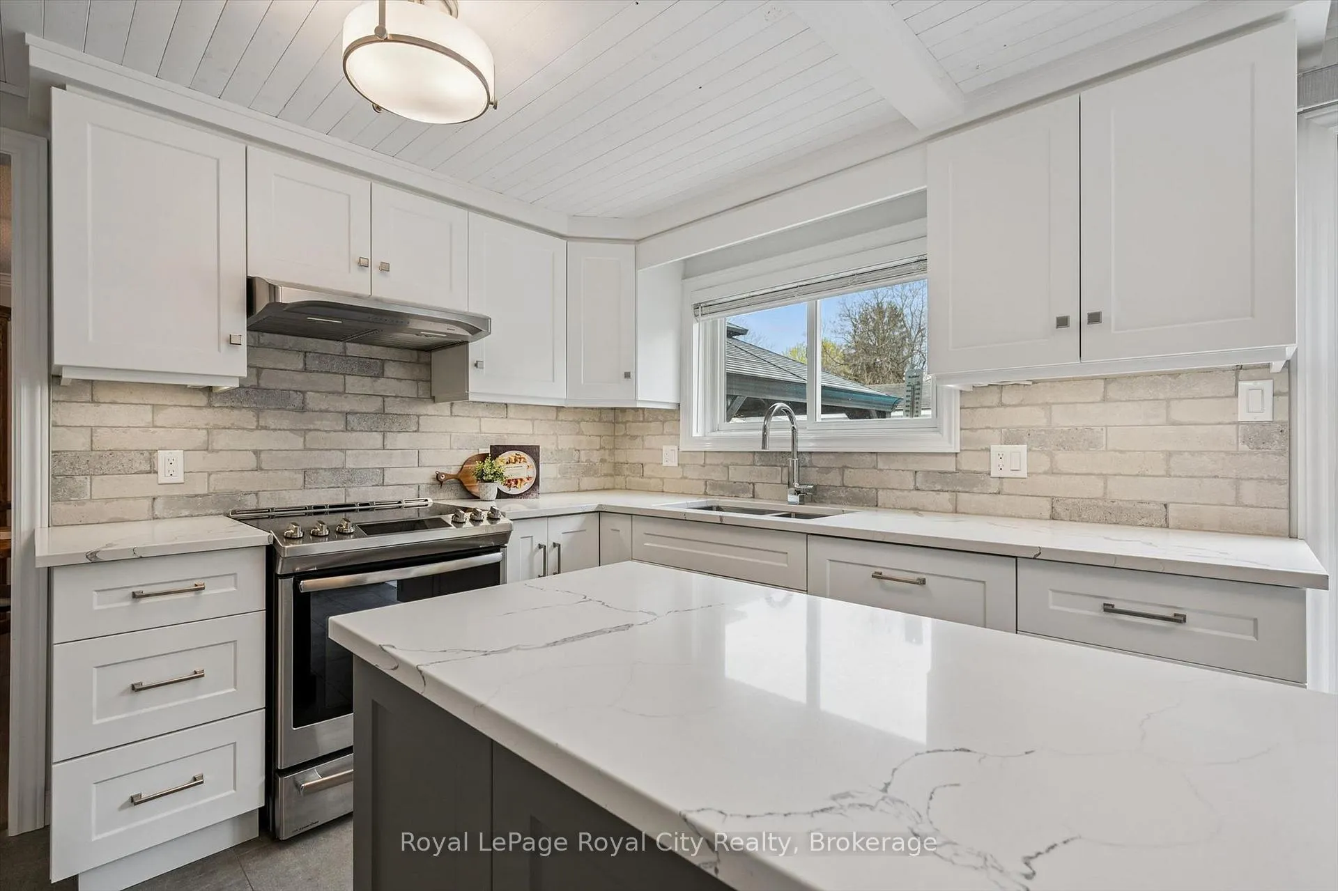 Photo 13 of 256 West Acres Drive, Guelph, Willow West/Sugarbush/West Acres — HOMEH