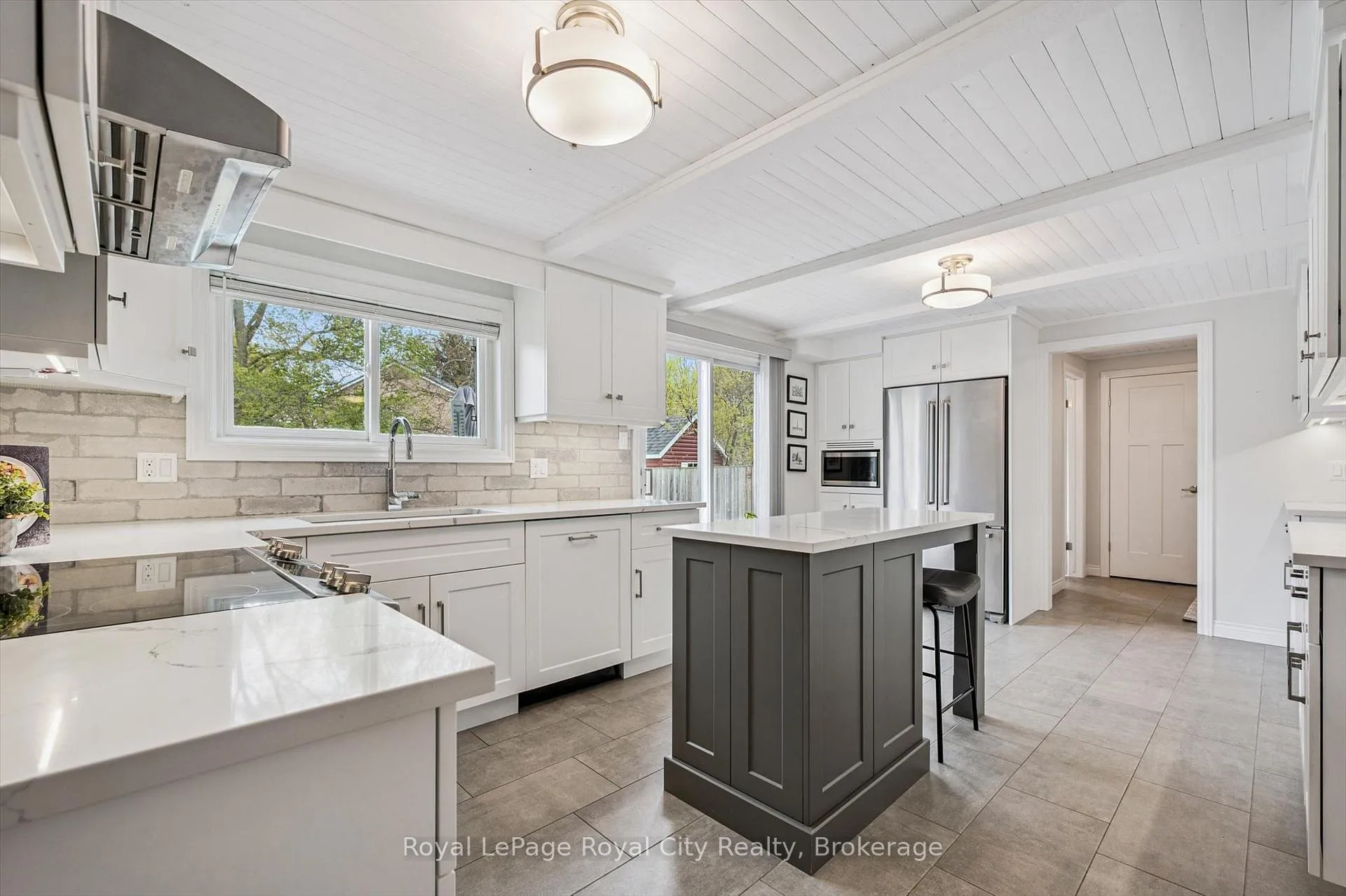Photo 14 of 256 West Acres Drive, Guelph, Willow West/Sugarbush/West Acres — HOMEH