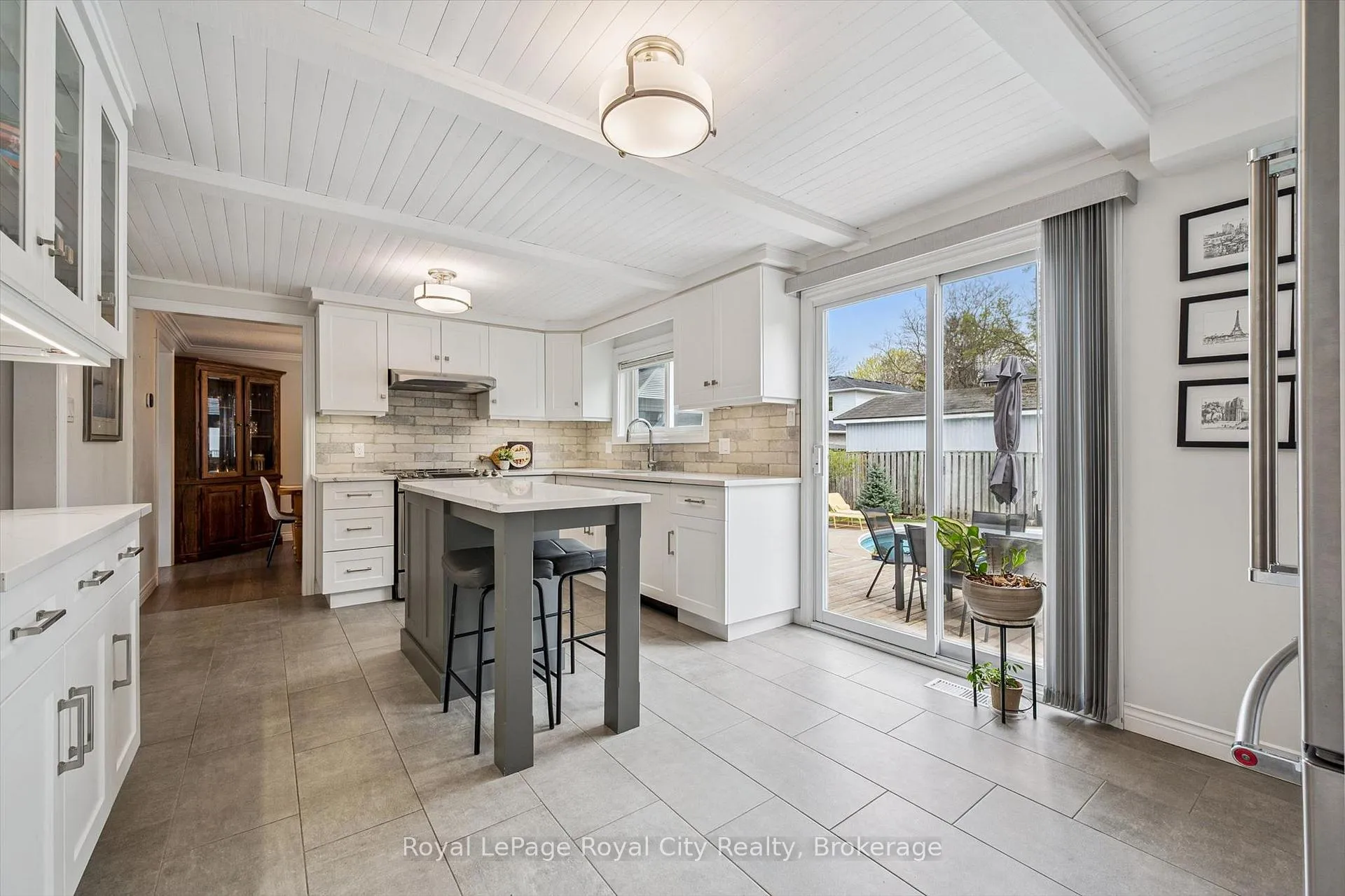 Photo 16 of 256 West Acres Drive, Guelph, Willow West/Sugarbush/West Acres — HOMEH
