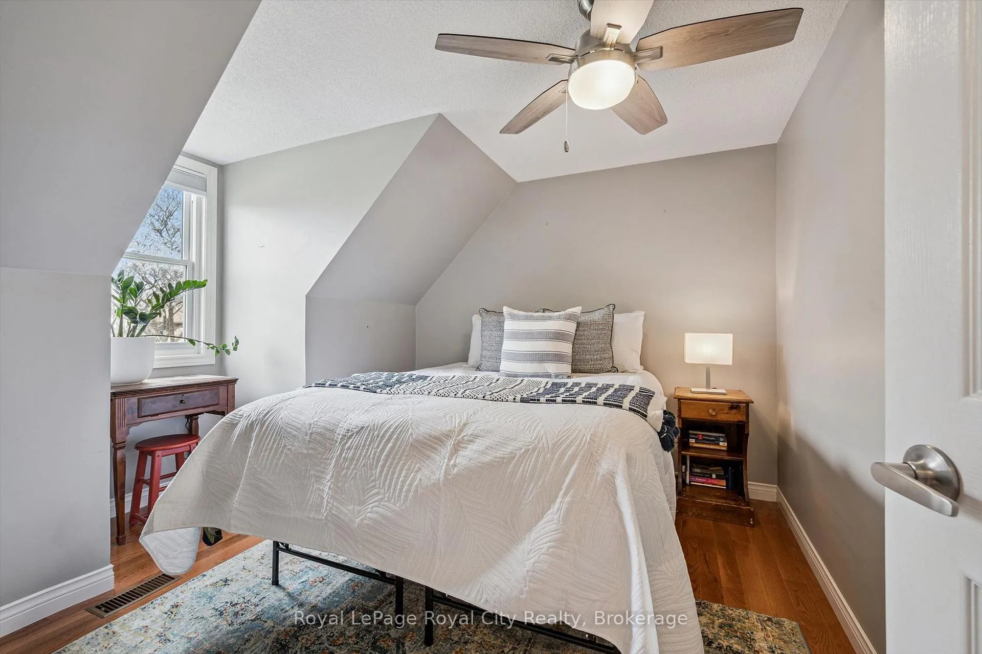 Photo 24 of 256 West Acres Drive, Guelph, Willow West/Sugarbush/West Acres — HOMEH
