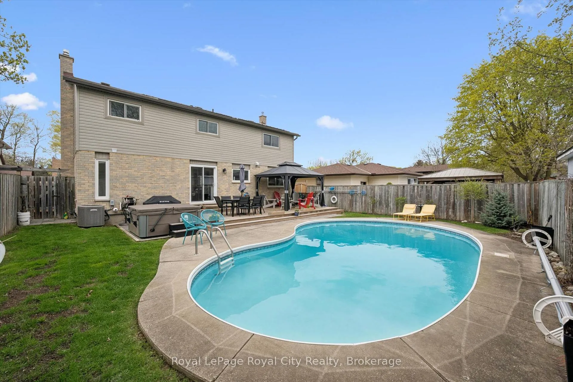 Photo 33 of 256 West Acres Drive, Guelph, Willow West/Sugarbush/West Acres — HOMEH