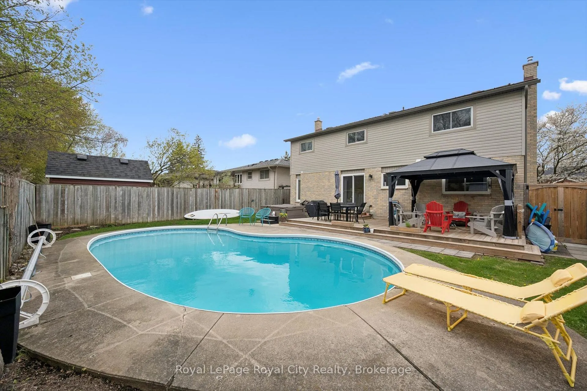 Photo 35 of 256 West Acres Drive, Guelph, Willow West/Sugarbush/West Acres — HOMEH