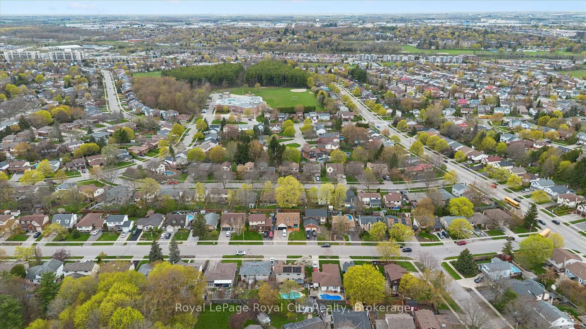 Photo 39 of 256 West Acres Drive, Guelph, Willow West/Sugarbush/West Acres — HOMEH