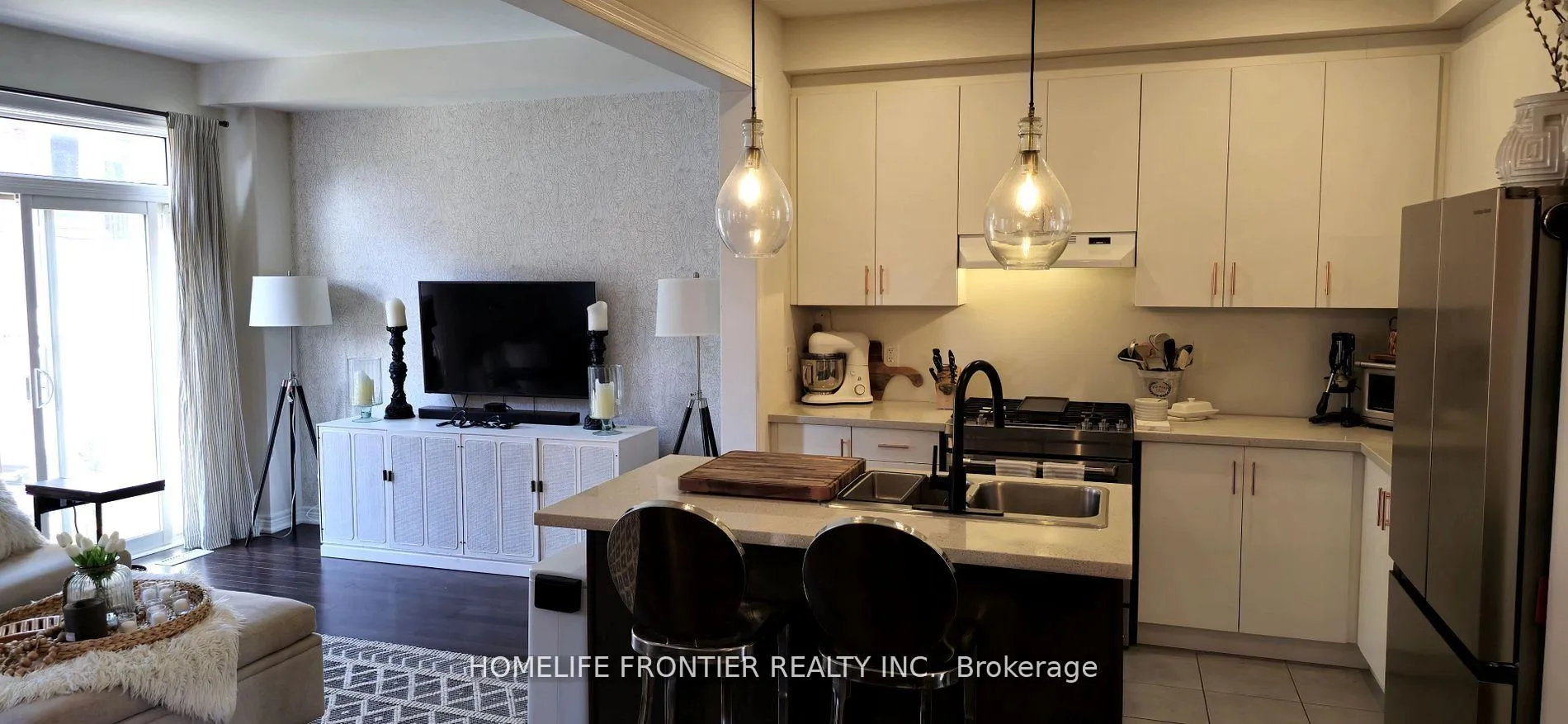 Photo 9 of 200 Roy Harper Avenue, Aurora, Rural Aurora — HOMEH
