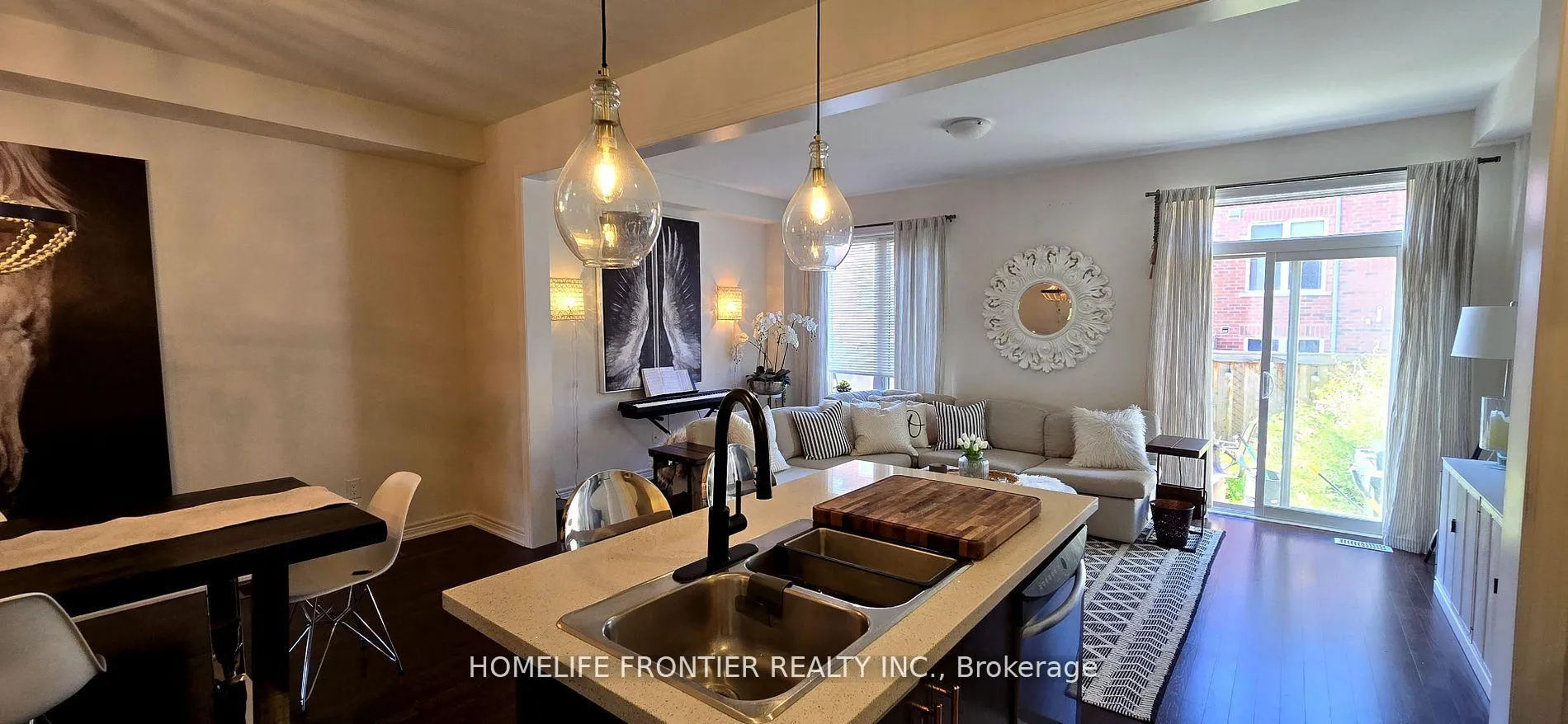 Photo 10 of 200 Roy Harper Avenue, Aurora, Rural Aurora — HOMEH