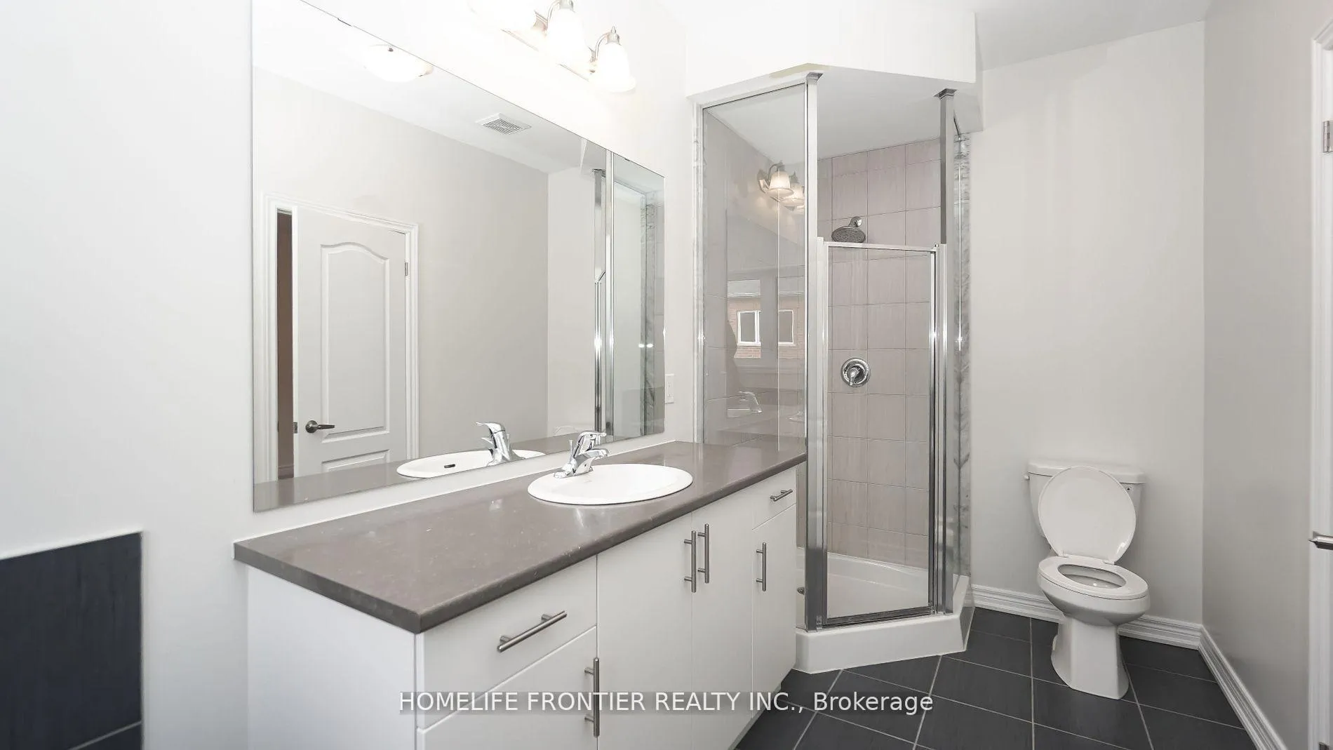 Photo 15 of 200 Roy Harper Avenue, Aurora, Rural Aurora — HOMEH