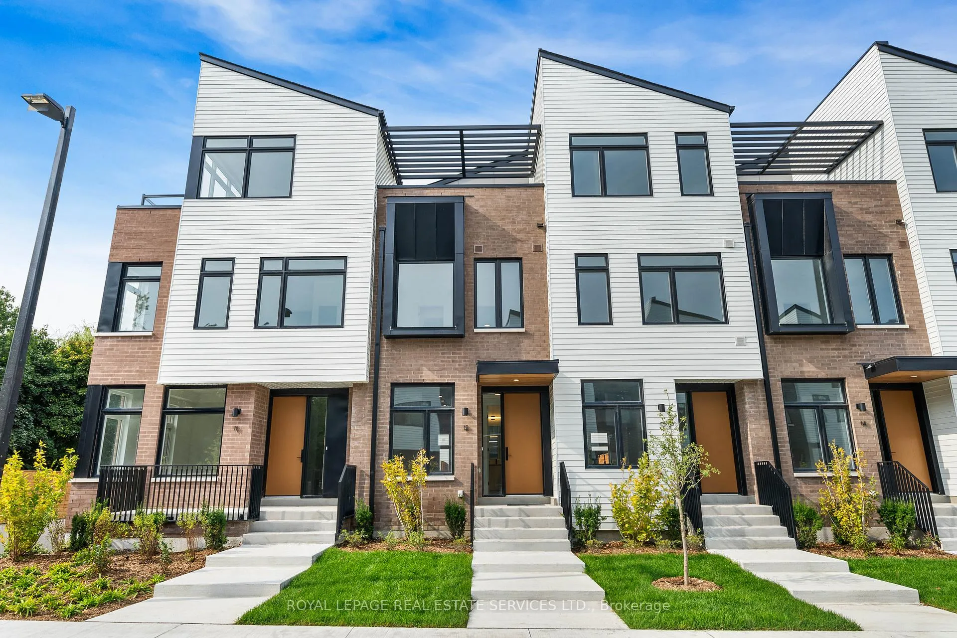 Front of Unit 12, 20 Lou Parsons Way