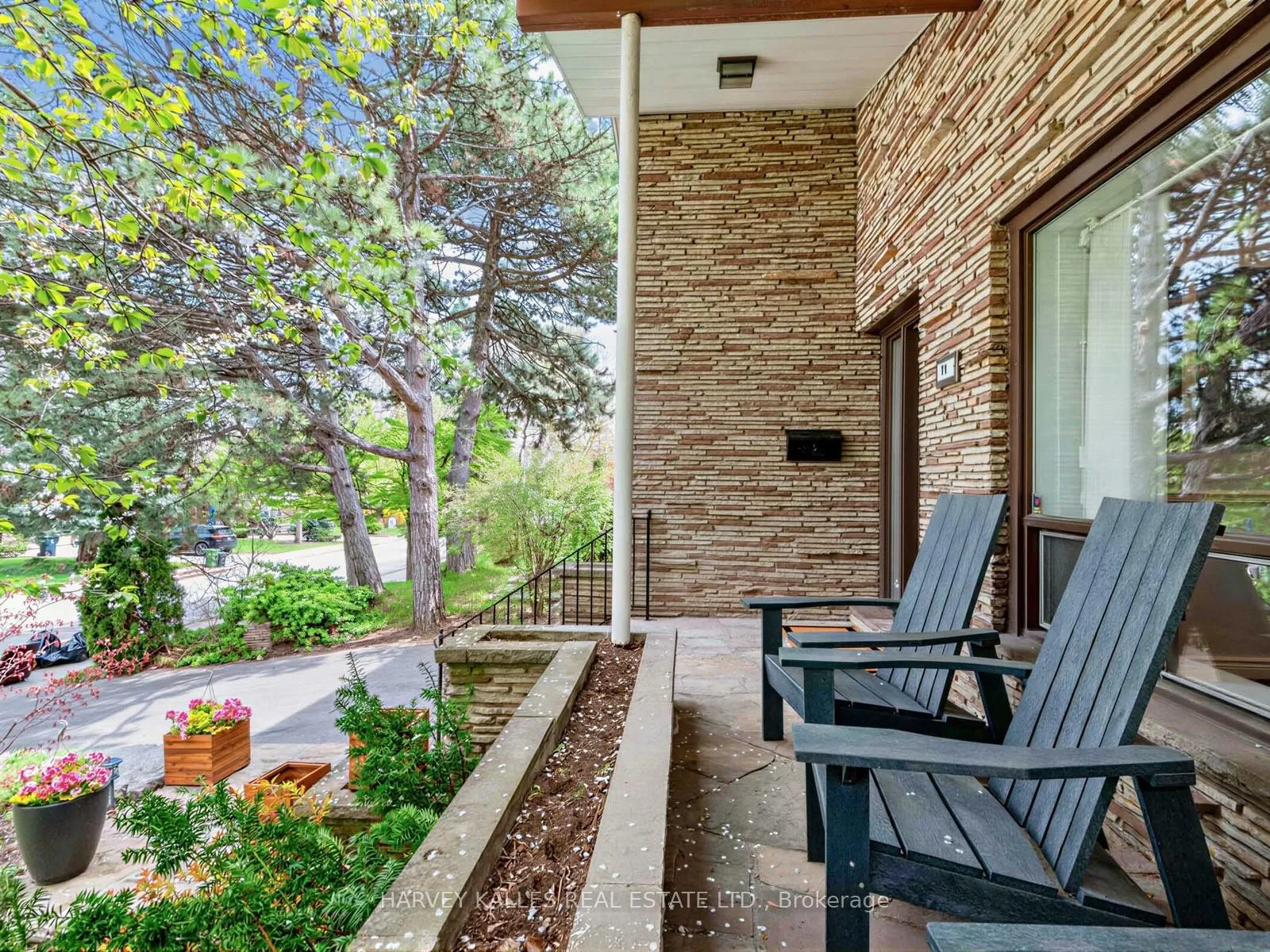 Photo 2 of 71 Prue Avenue, Toronto, Englemount-Lawrence — HOMEH