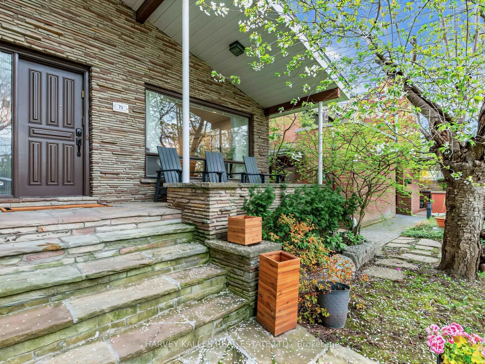 Photo 3 of 71 Prue Avenue, Toronto, Englemount-Lawrence — HOMEH