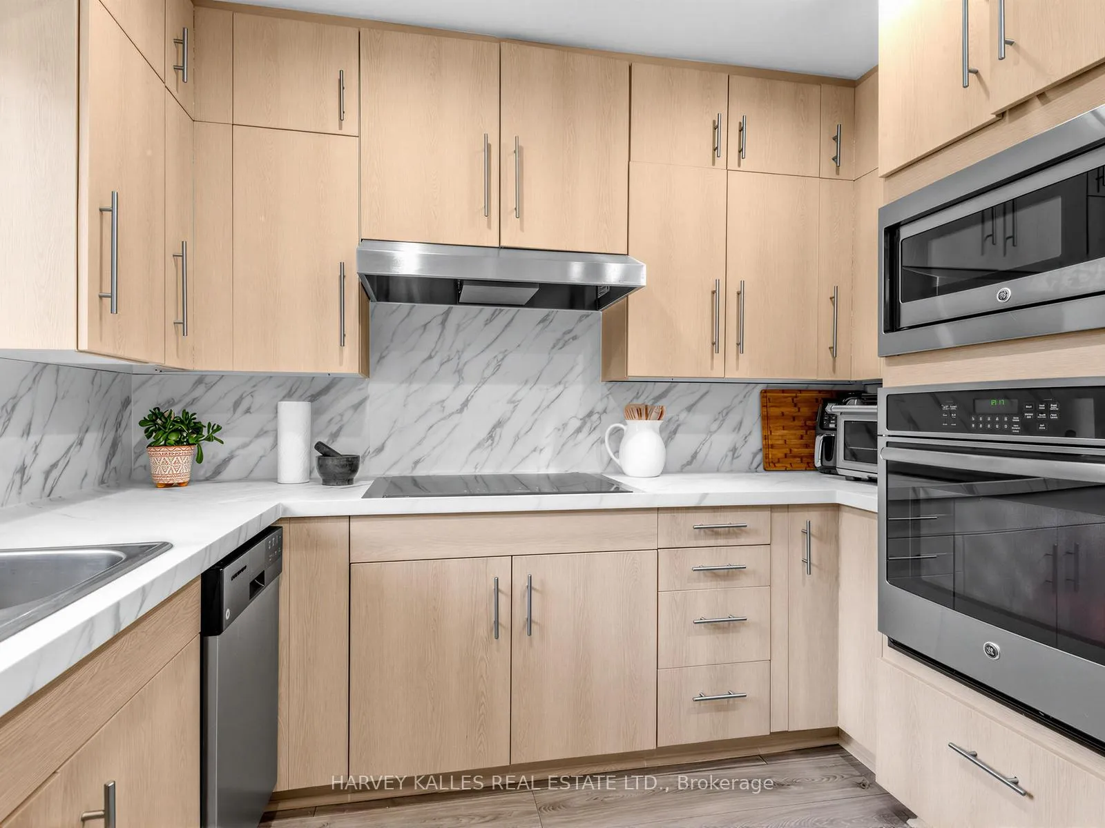 Photo 14 of 71 Prue Avenue, Toronto, Englemount-Lawrence — HOMEH