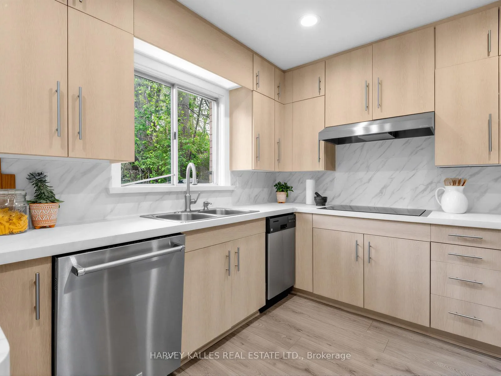 Photo 15 of 71 Prue Avenue, Toronto, Englemount-Lawrence — HOMEH