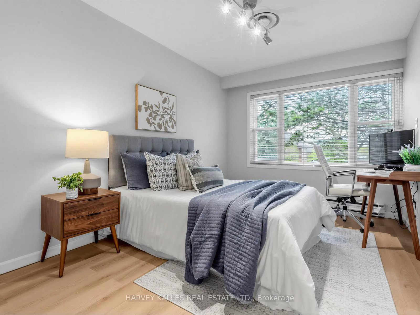 Photo 22 of 71 Prue Avenue, Toronto, Englemount-Lawrence — HOMEH