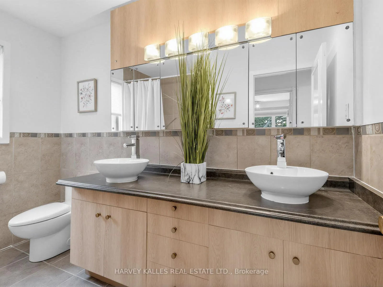 Photo 24 of 71 Prue Avenue, Toronto, Englemount-Lawrence — HOMEH
