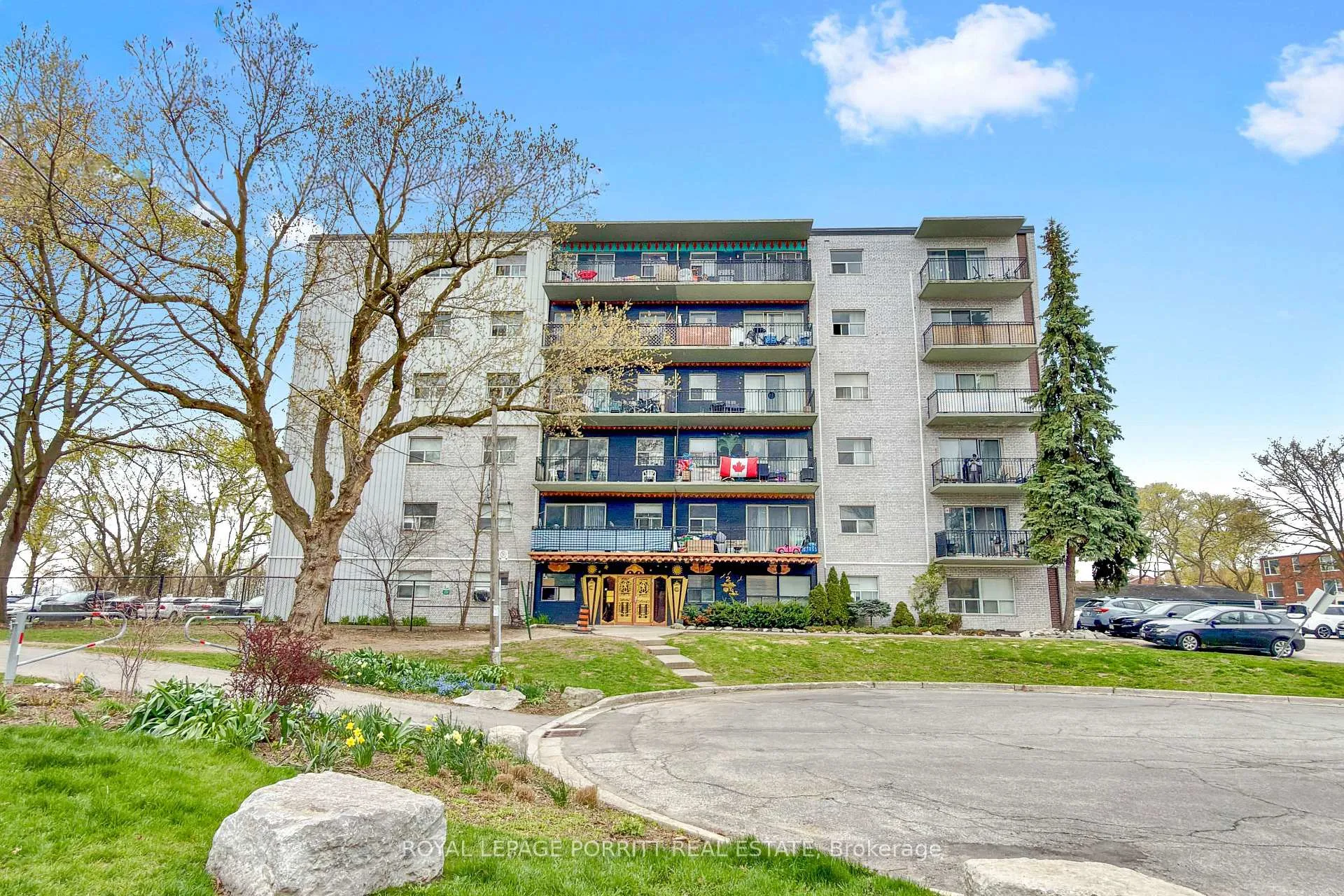 Photo 1 of Unit 5, 2 Superior Avenue, Etobicoke, Mimico — HOMEH