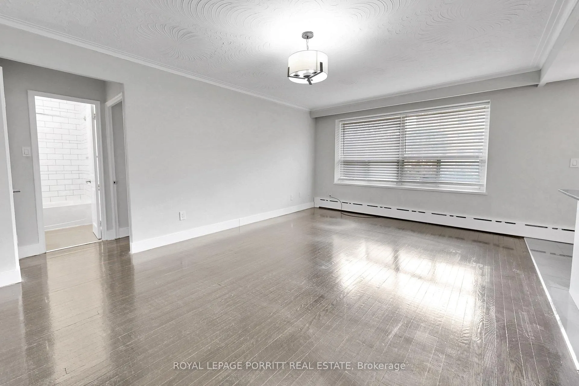 Photo 4 of Unit 5, 2 Superior Avenue, Etobicoke, Mimico — HOMEH