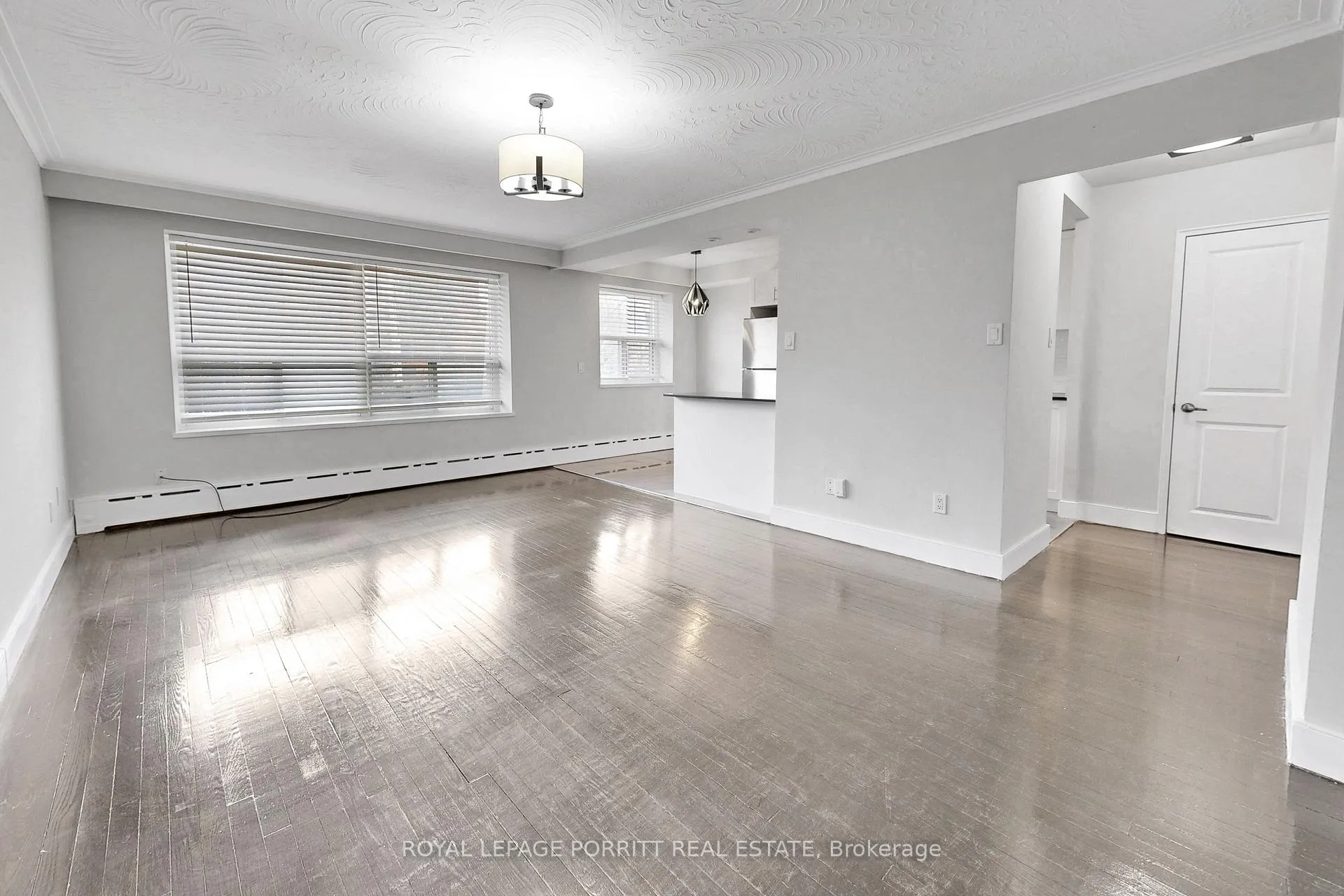 Photo 5 of Unit 5, 2 Superior Avenue, Etobicoke, Mimico — HOMEH