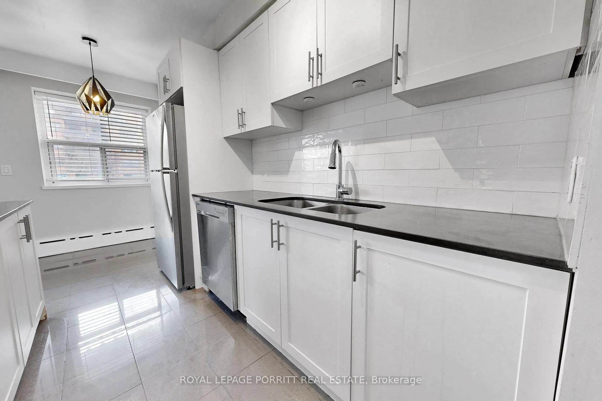 Photo 7 of Unit 5, 2 Superior Avenue, Etobicoke, Mimico — HOMEH