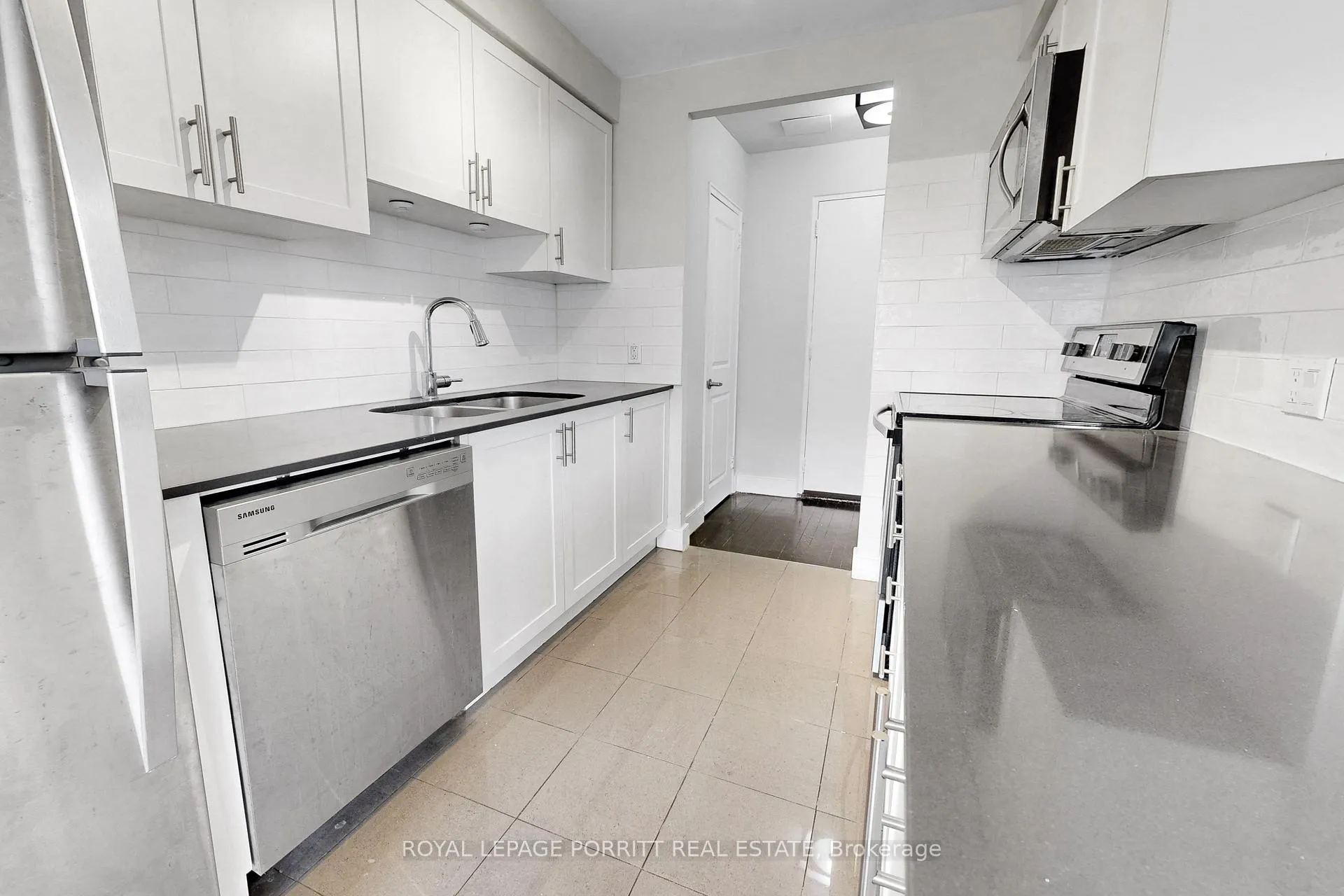 Photo 9 of Unit 5, 2 Superior Avenue, Etobicoke, Mimico — HOMEH