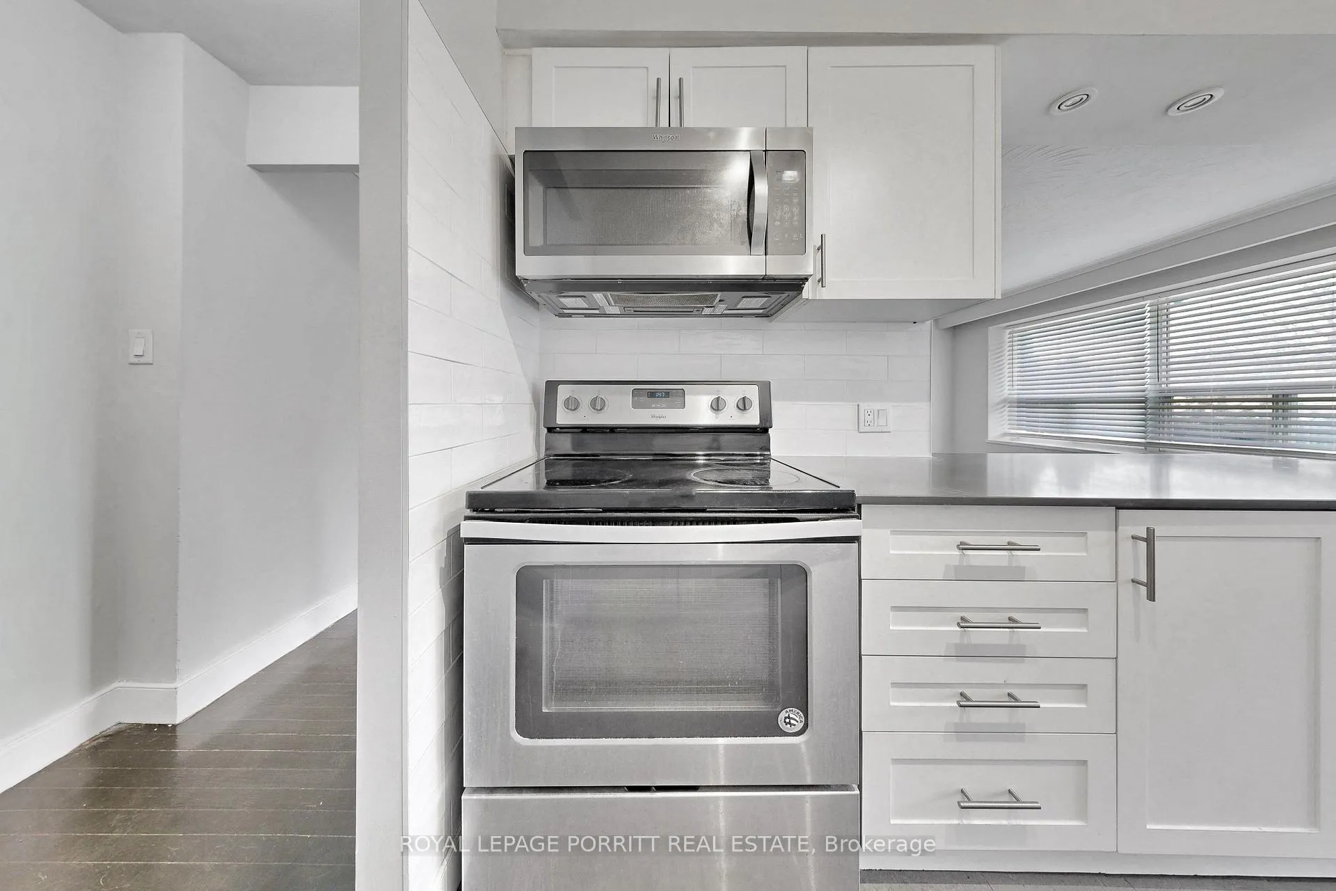 Photo 10 of Unit 5, 2 Superior Avenue, Etobicoke, Mimico — HOMEH