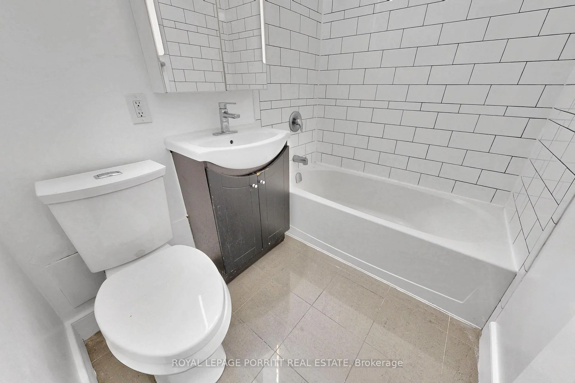 Photo 16 of Unit 5, 2 Superior Avenue, Etobicoke, Mimico — HOMEH
