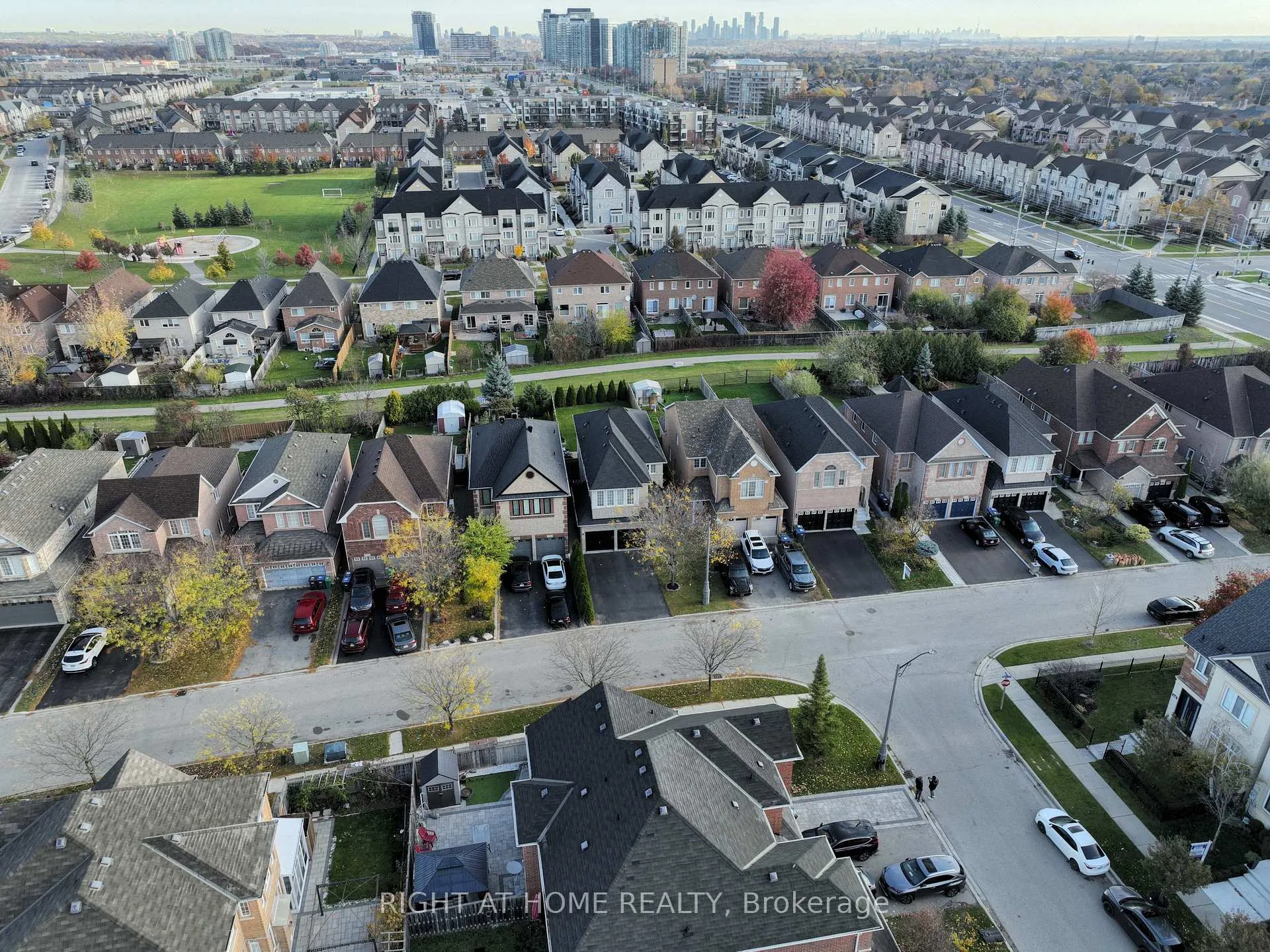 Photo 2 of 5041 Dubonet Drive, Mississauga, Churchill Meadows — HOMEH