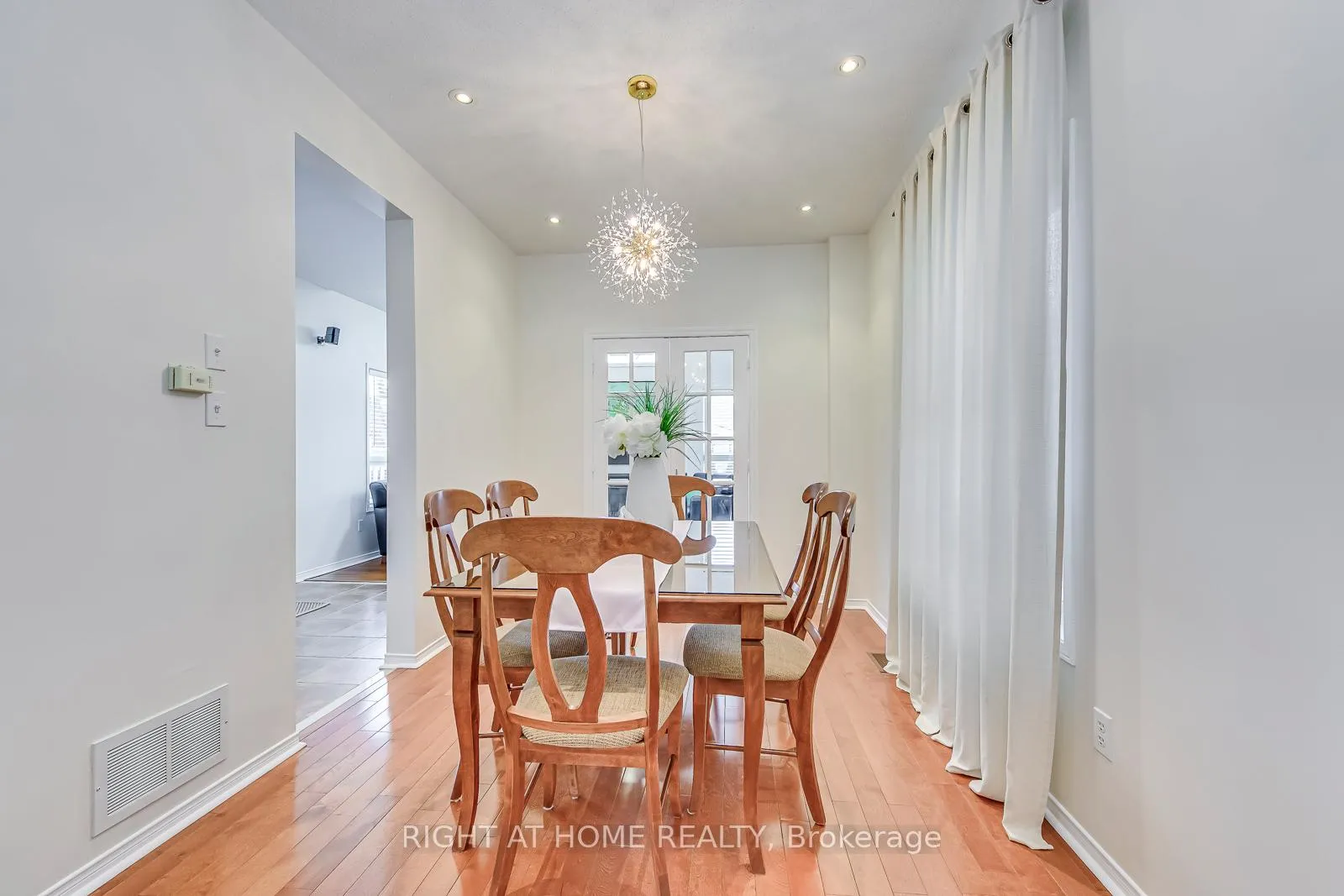 Photo 8 of 5041 Dubonet Drive, Mississauga, Churchill Meadows — HOMEH