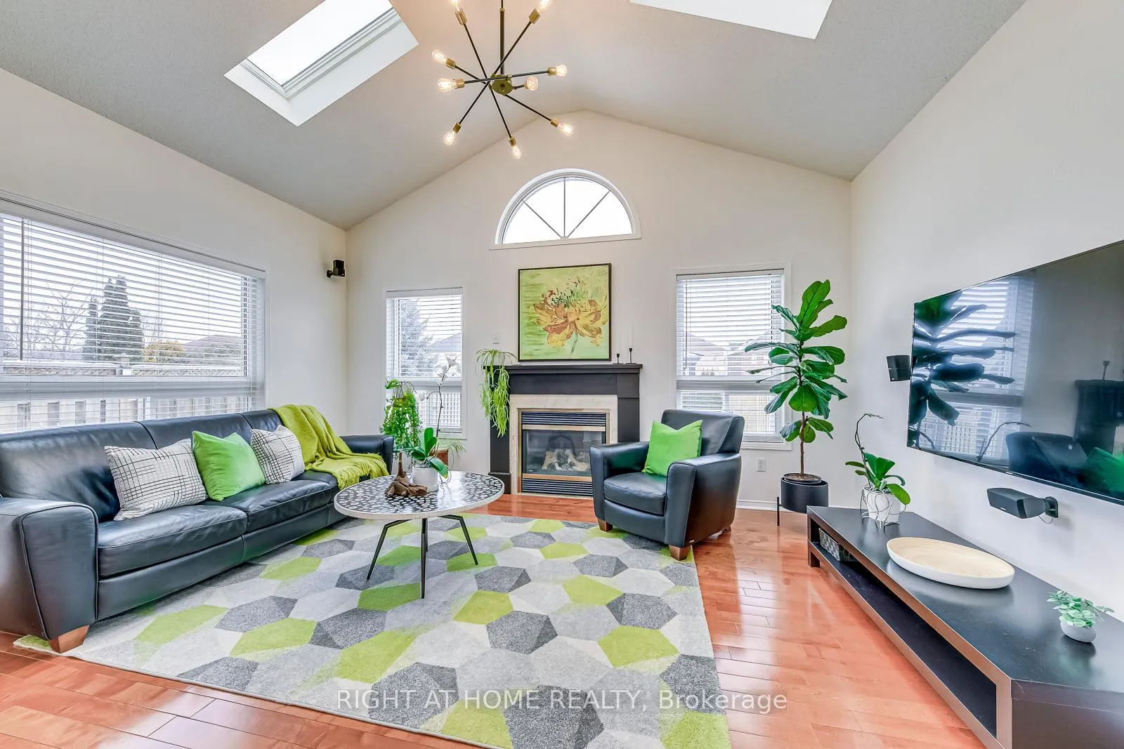 Photo 9 of 5041 Dubonet Drive, Mississauga, Churchill Meadows — HOMEH