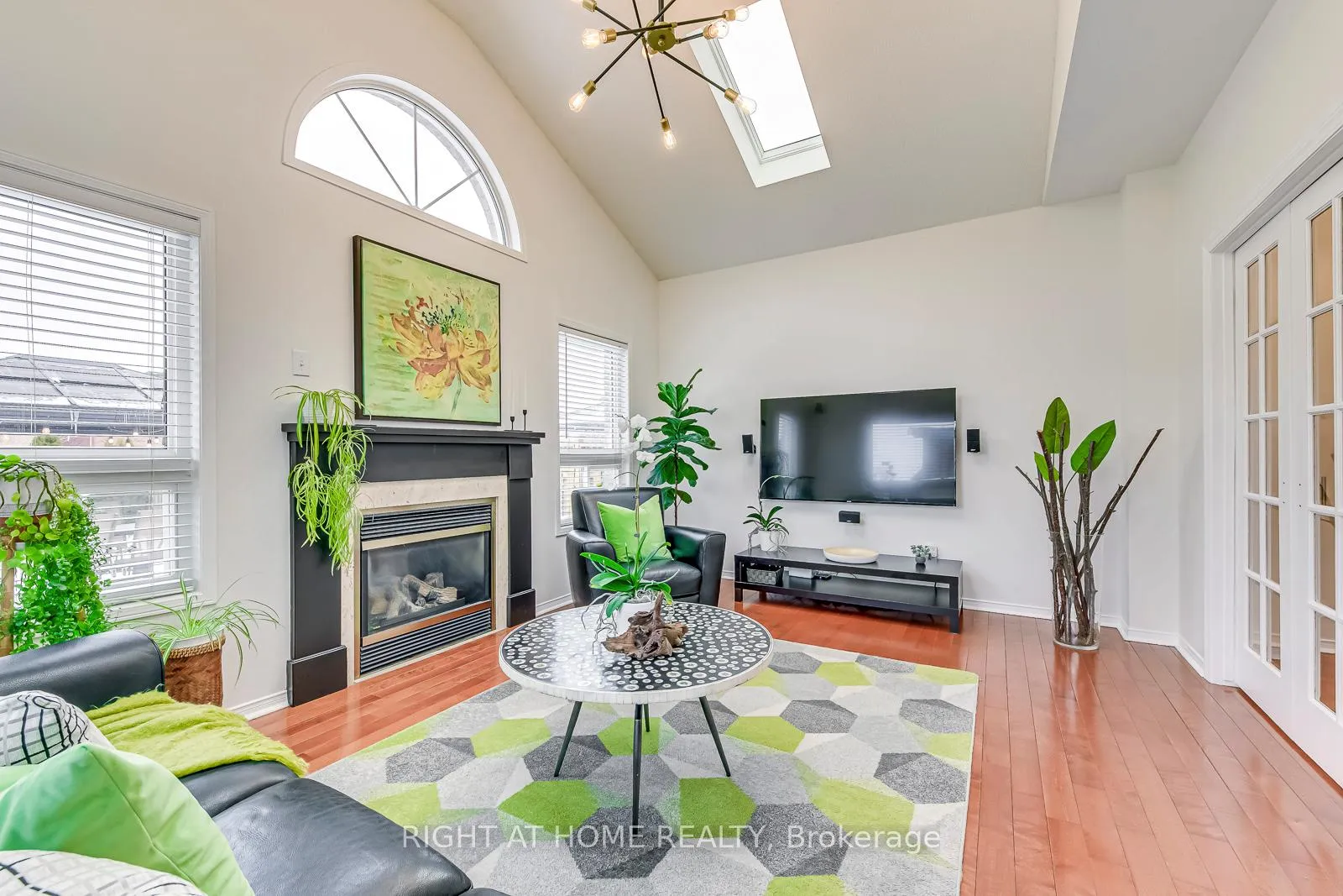 Photo 10 of 5041 Dubonet Drive, Mississauga, Churchill Meadows — HOMEH