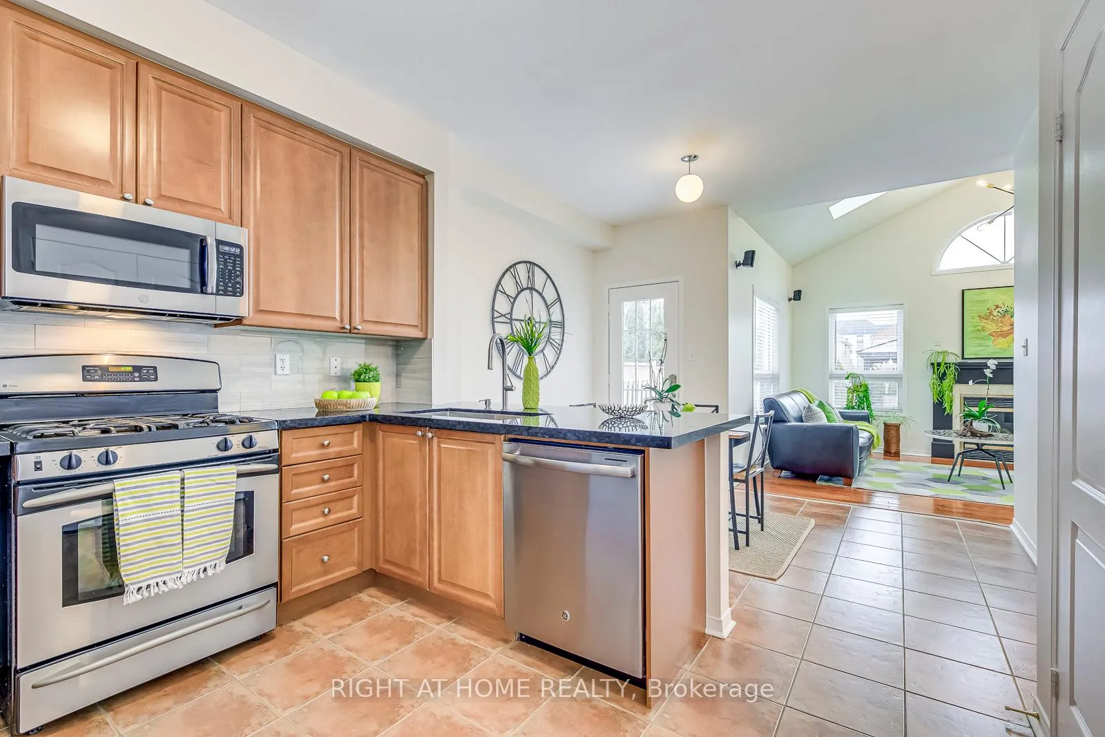 Photo 17 of 5041 Dubonet Drive, Mississauga, Churchill Meadows — HOMEH