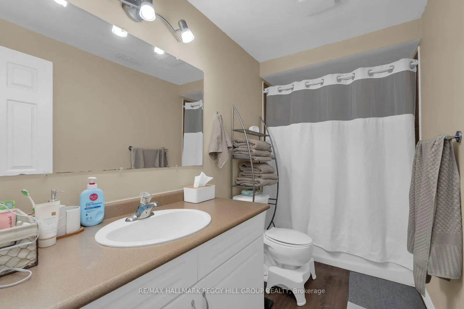 Photo 11 of Unit Lower, 194 Country Lane, Barrie, Painswick South — HOMEH
