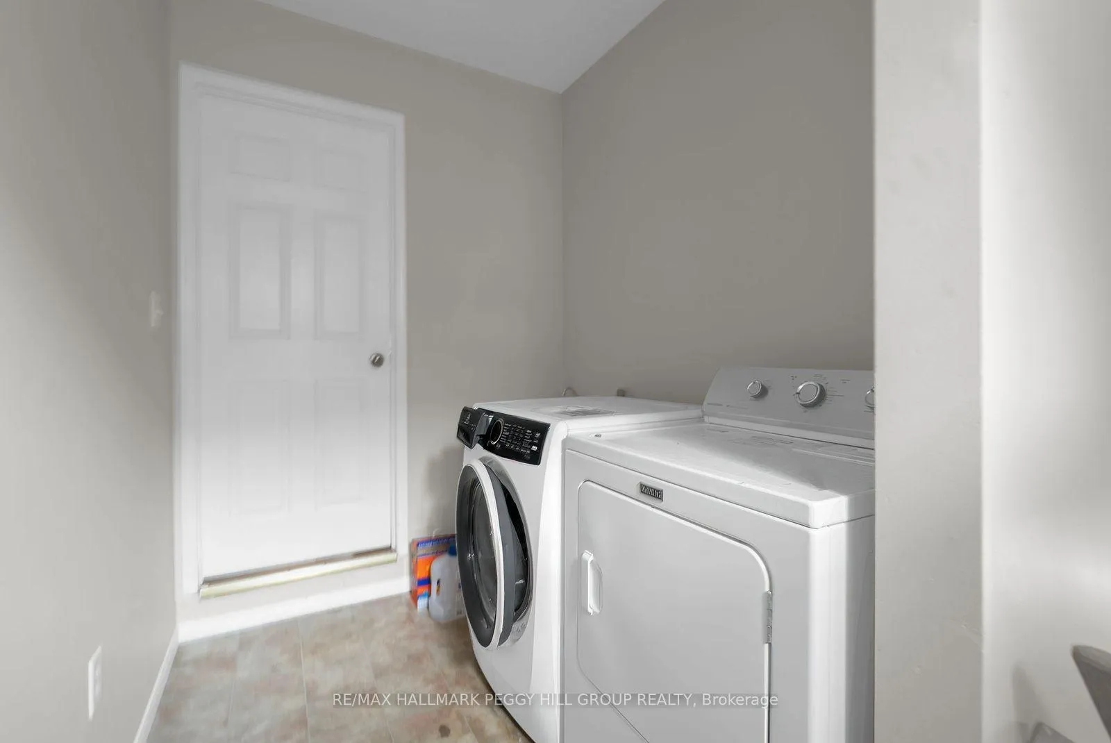 Photo 12 of Unit Lower, 194 Country Lane, Barrie, Painswick South — HOMEH