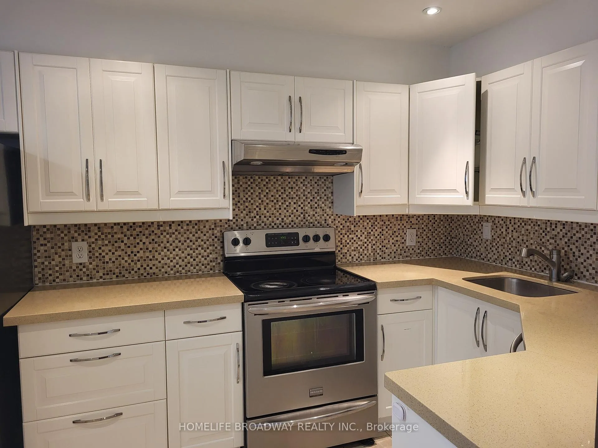Photo 3 of Unit 44, 151 Townsgate Drive, Vaughan, Crestwood-Springfarm-Yorkhill — HOMEH