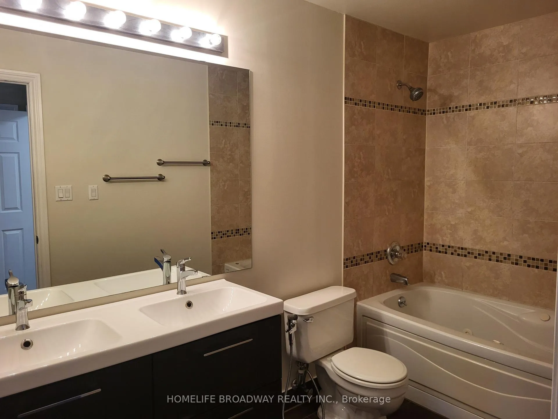Photo 8 of Unit 44, 151 Townsgate Drive, Vaughan, Crestwood-Springfarm-Yorkhill — HOMEH