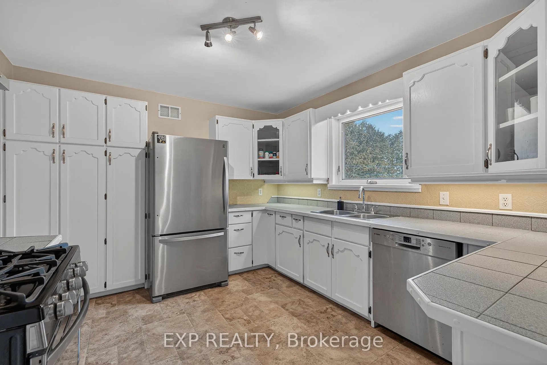 Photo 3 of 733036 Southgate 73, Southgate — HOMEH