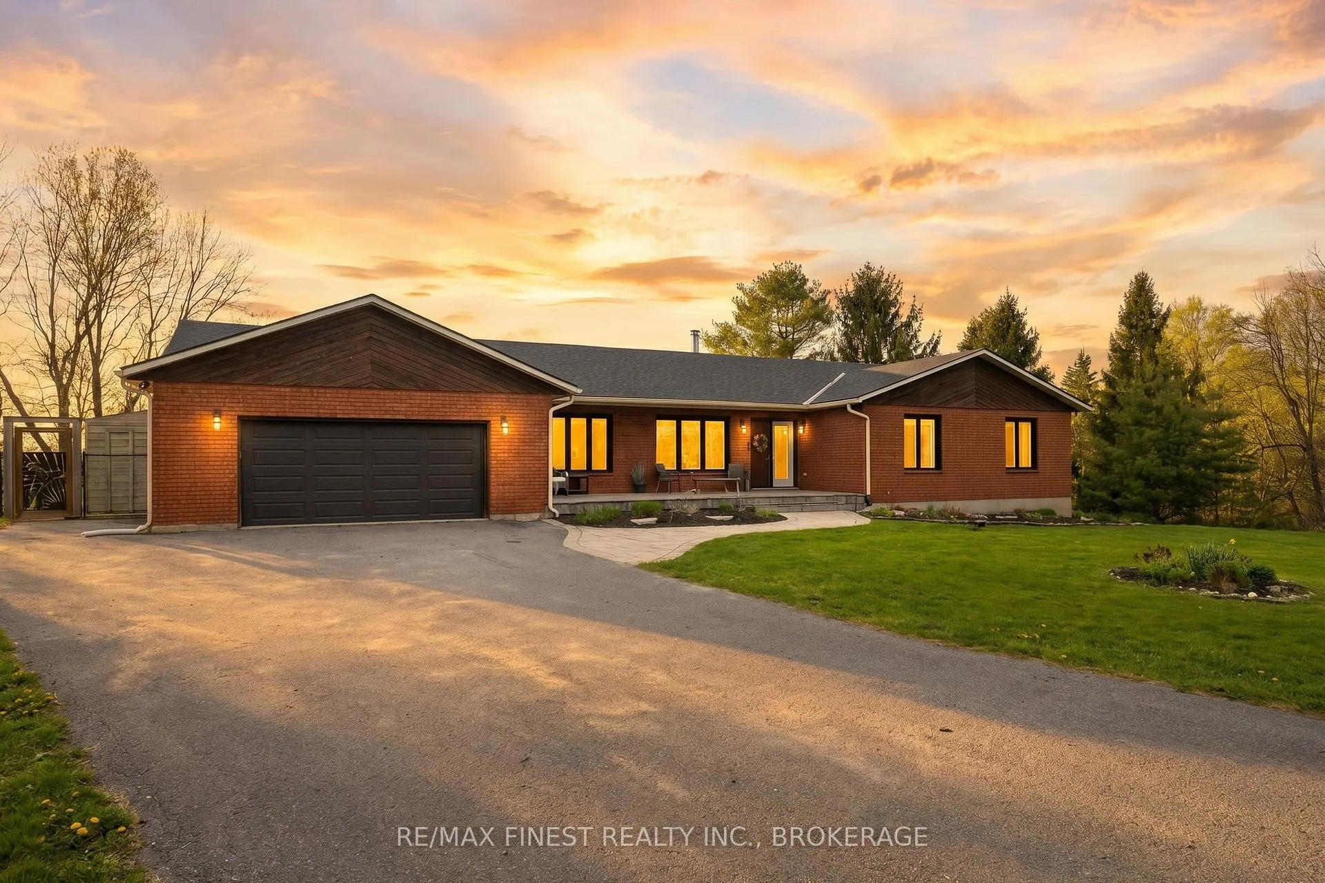 Photo 1 of 3010 Lakefield Drive, Frontenac, Frontenac South — HOMEH