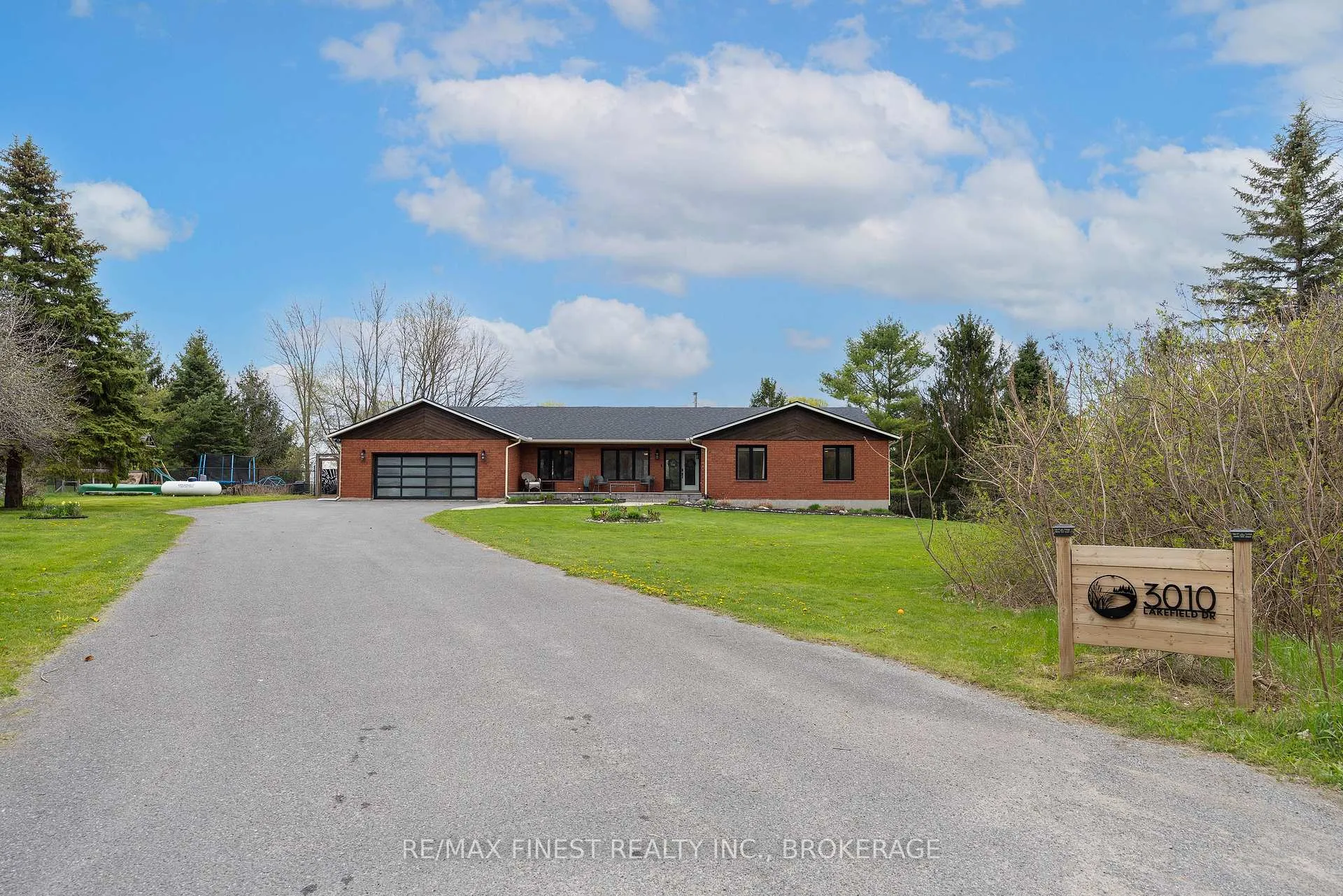 Photo 2 of 3010 Lakefield Drive, Frontenac, Frontenac South — HOMEH